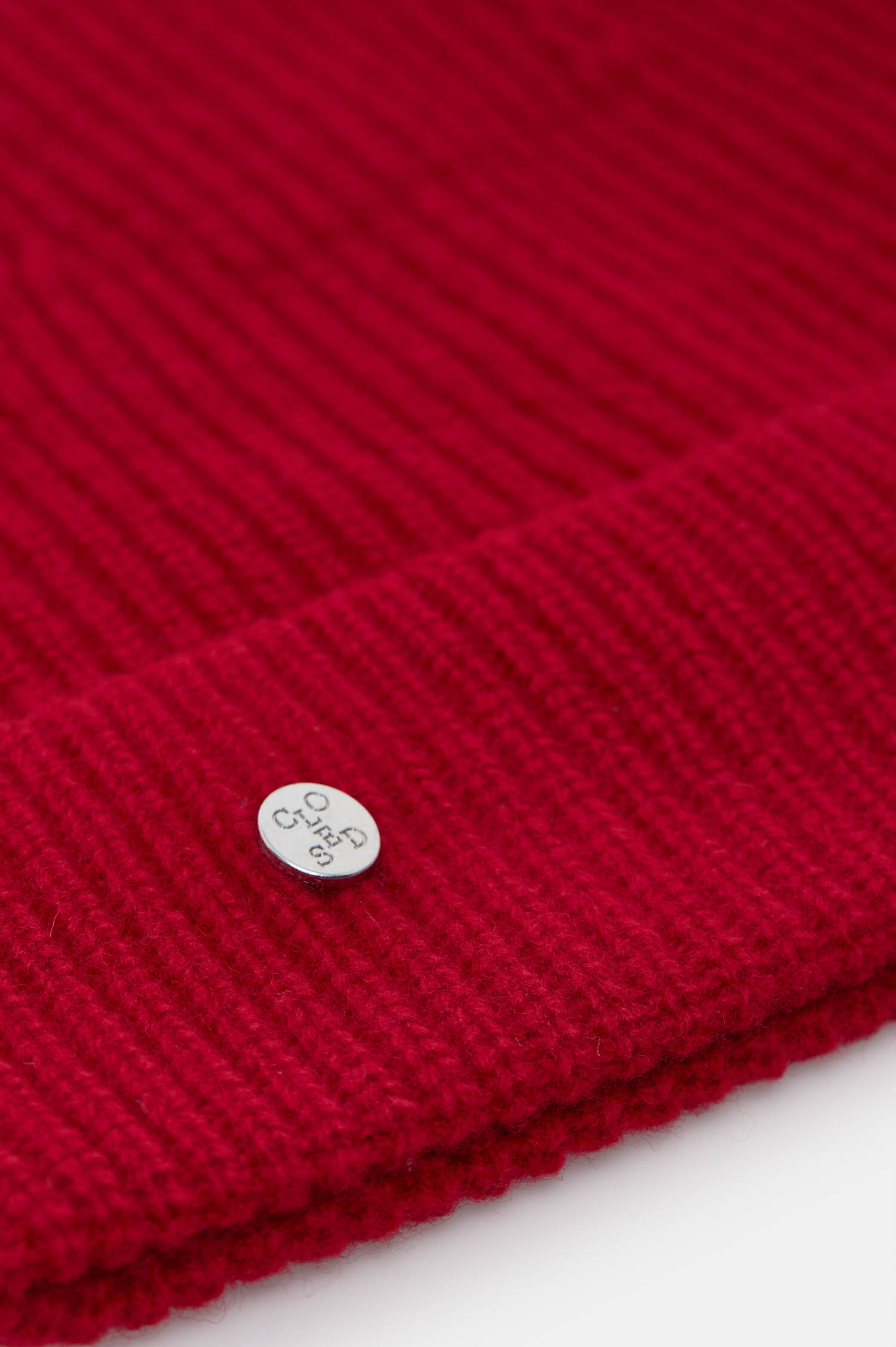 Feinstrickmütze aus Wolle in Chilli Pepper Red