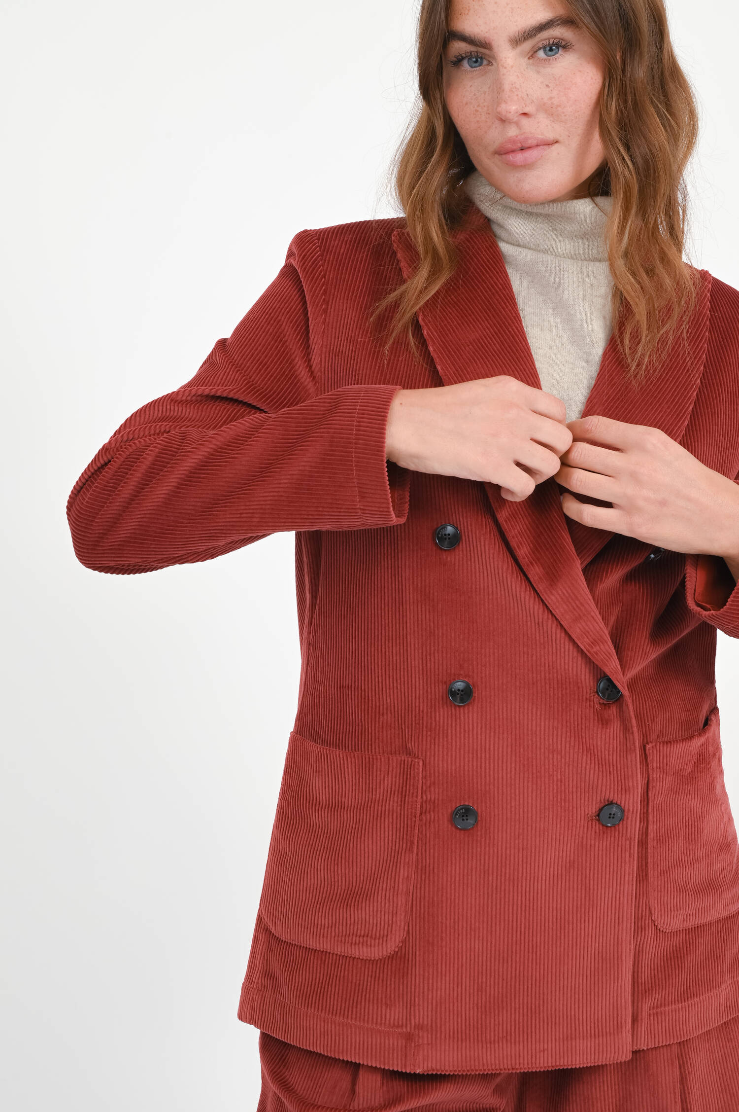 Cord-Blazer mit aufgesetzten Taschen in Ziegelrot