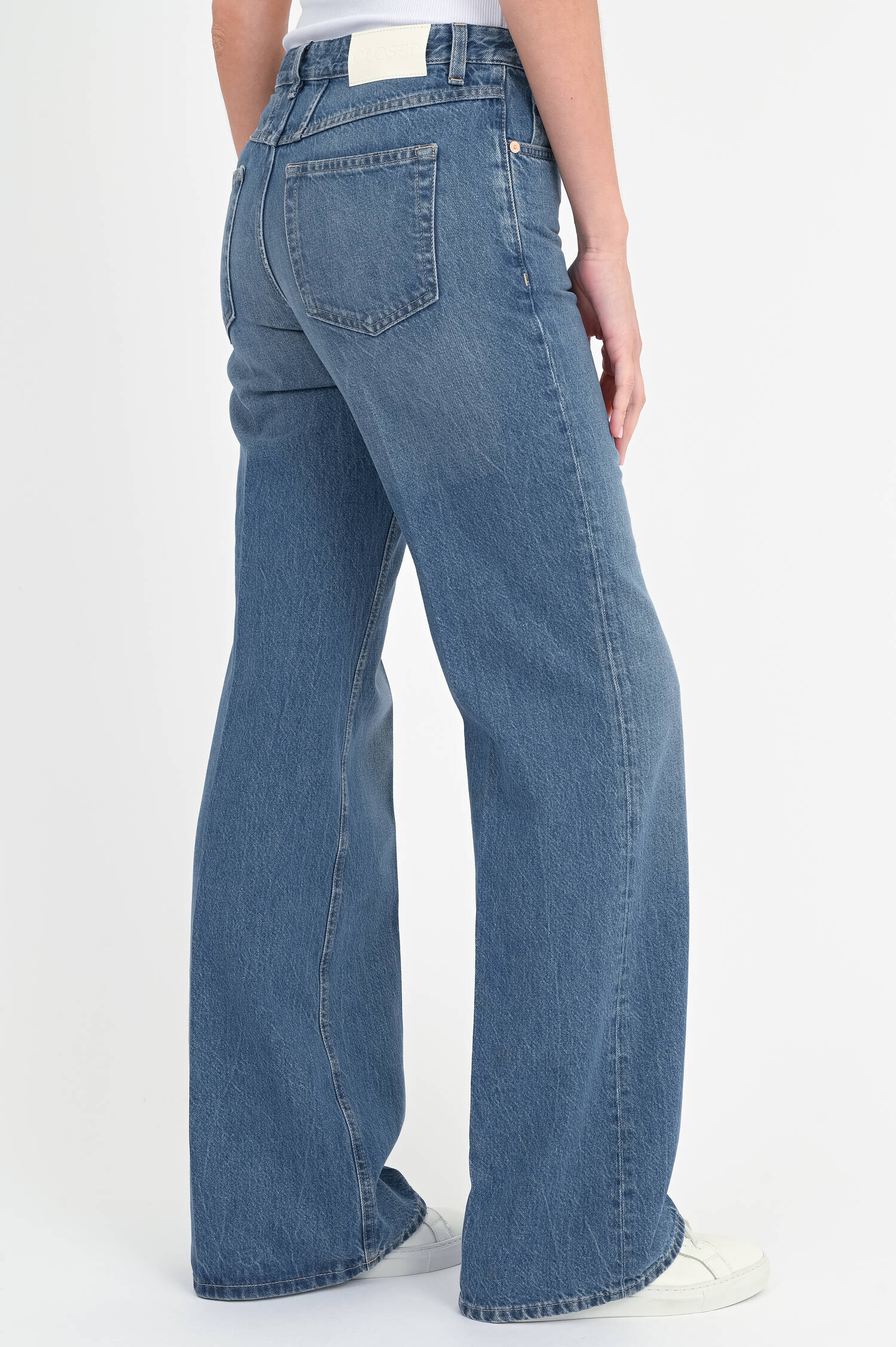 Jeans GILLIAN mit ausgestelltem Bein in Mid Blue Jeans GILLIAN mit ausgestelltem Bein in Mid Blue