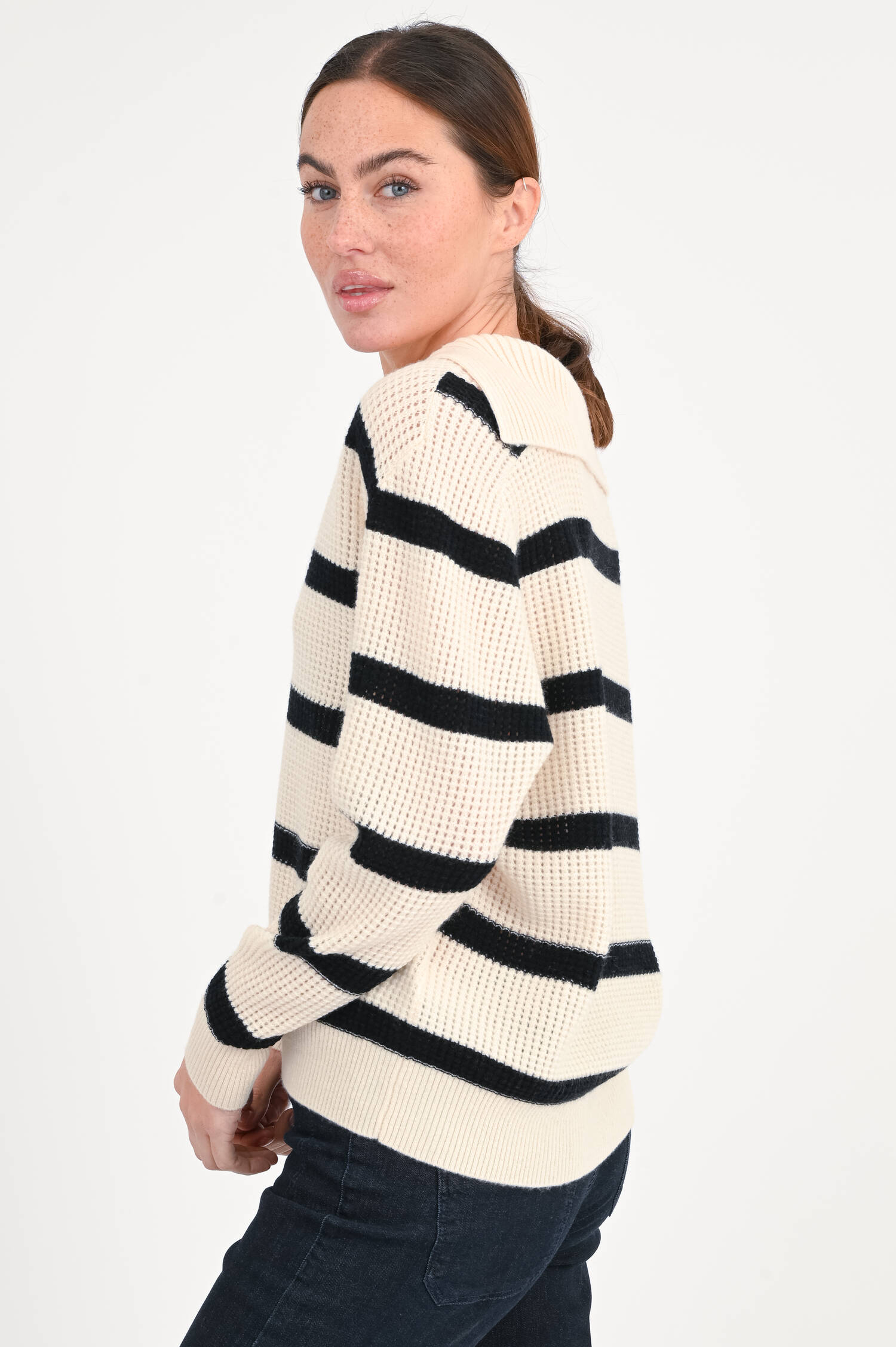 Gestreifter Pullover in Schwarz/Natur