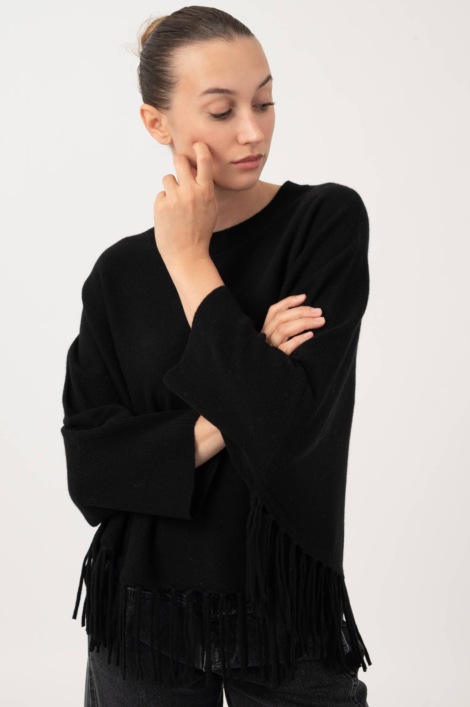 Feinstrick Poncho mit Fransen in Schwarz Feinstrick Poncho mit Fransen in Schwarz