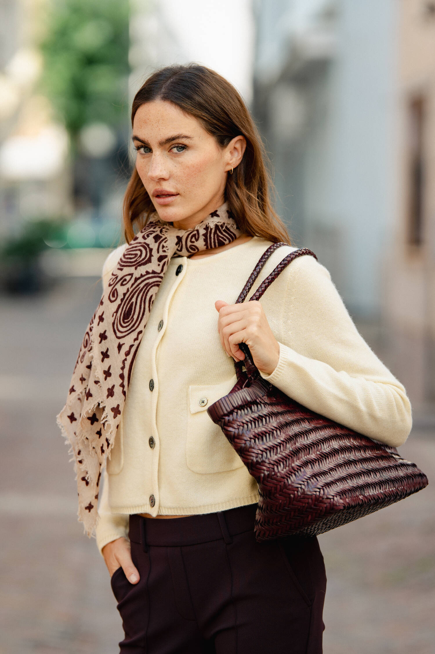 Cropped-Cashmere-Cardigan in Hellgelb