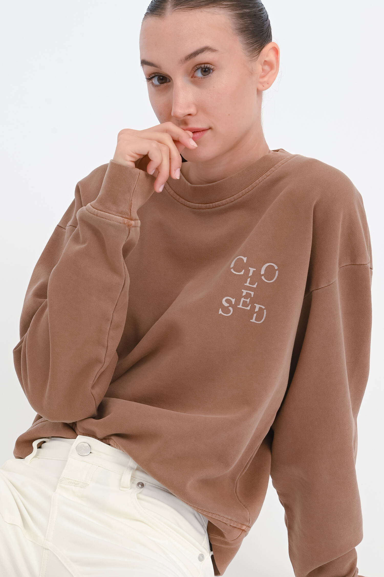 Sweatshirt mit Closed-Print in Mocha Brown Sweatshirt mit Closed-Print in Mocha Brown