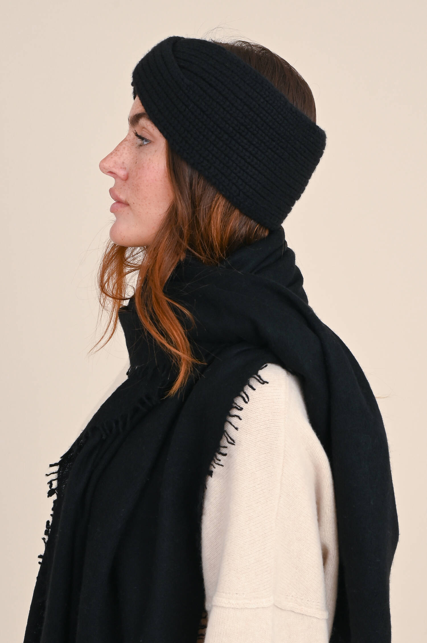 Cashmere Stirnband mit Twist in Schwarz Cashmere Stirnband mit Twist in Schwarz