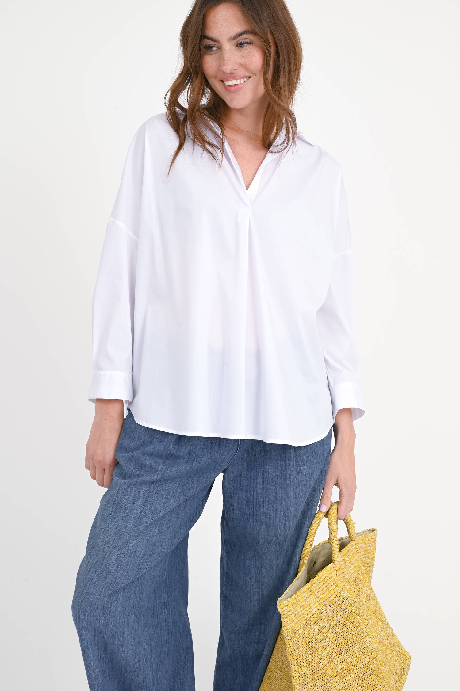 Bluse BIA mit Tunika-Ausschnitt in Weiß