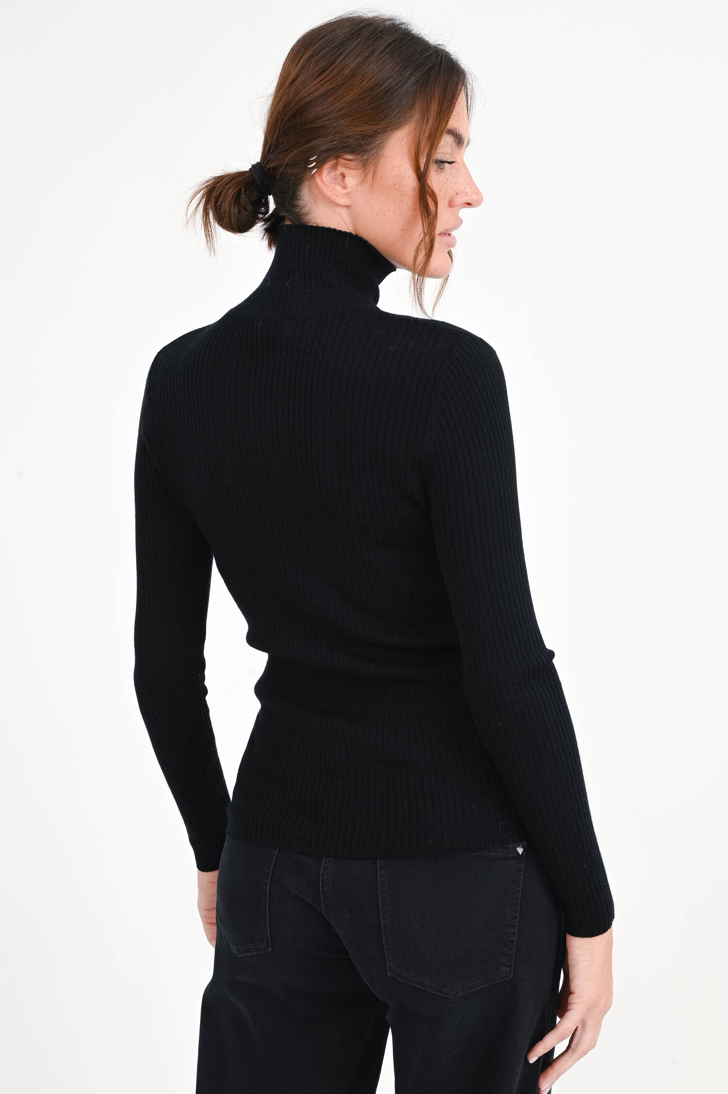 Gerippter Rollkragenpullover in Schwarz