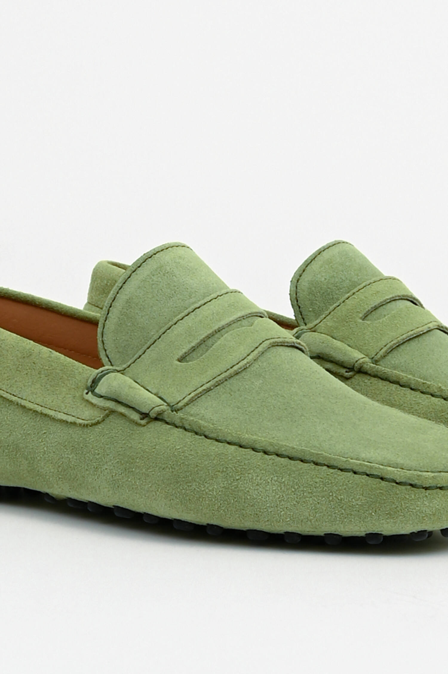 Mokassins aus Veloursleder in Moosgrün