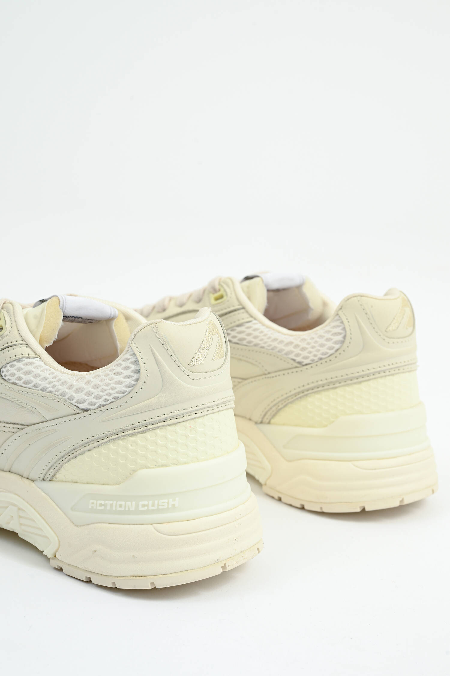 Sneaker HYPERWAY LOW in Creme/Off White