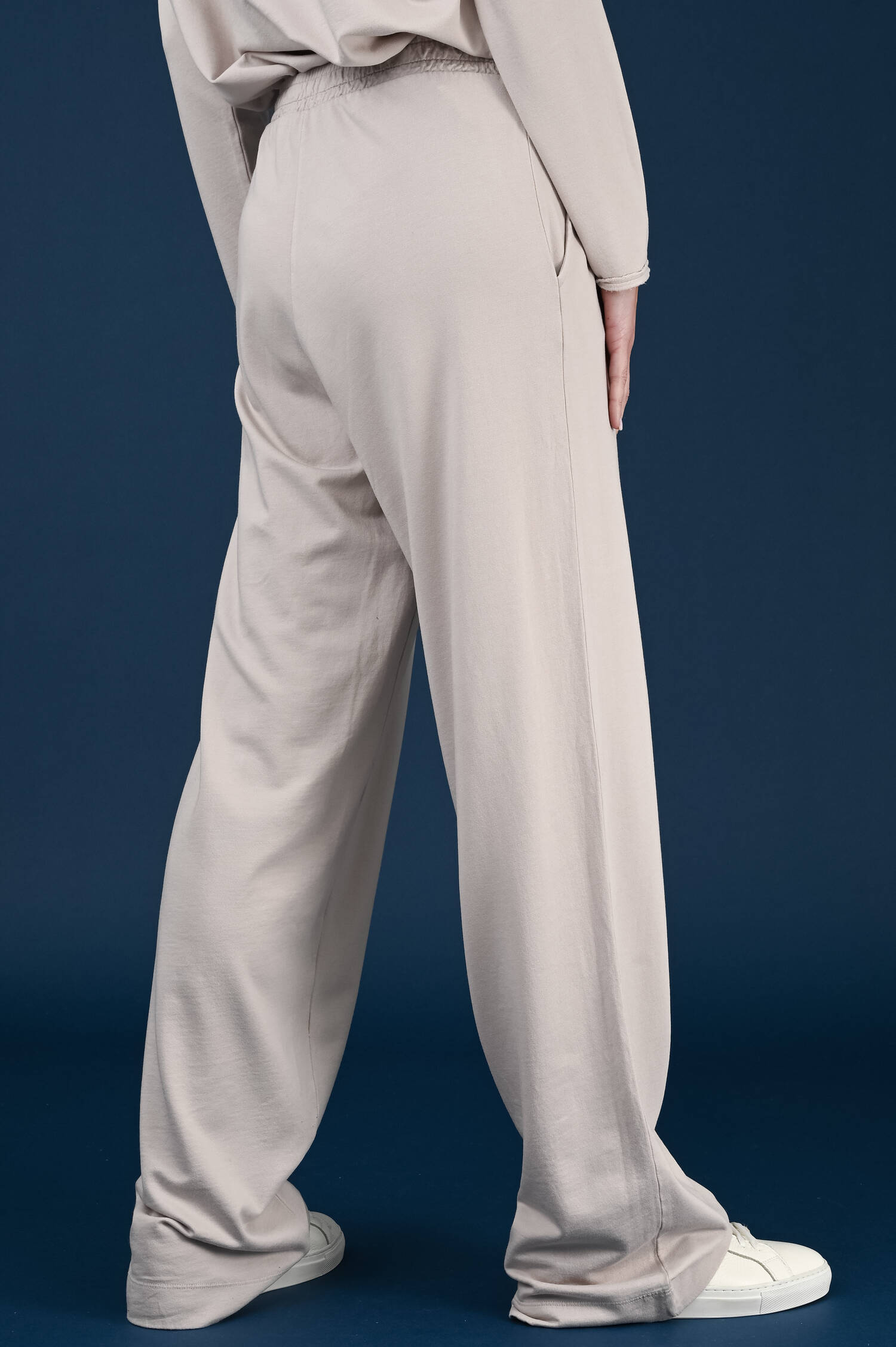 Schlupfhose mit geradem Bein in Taupe