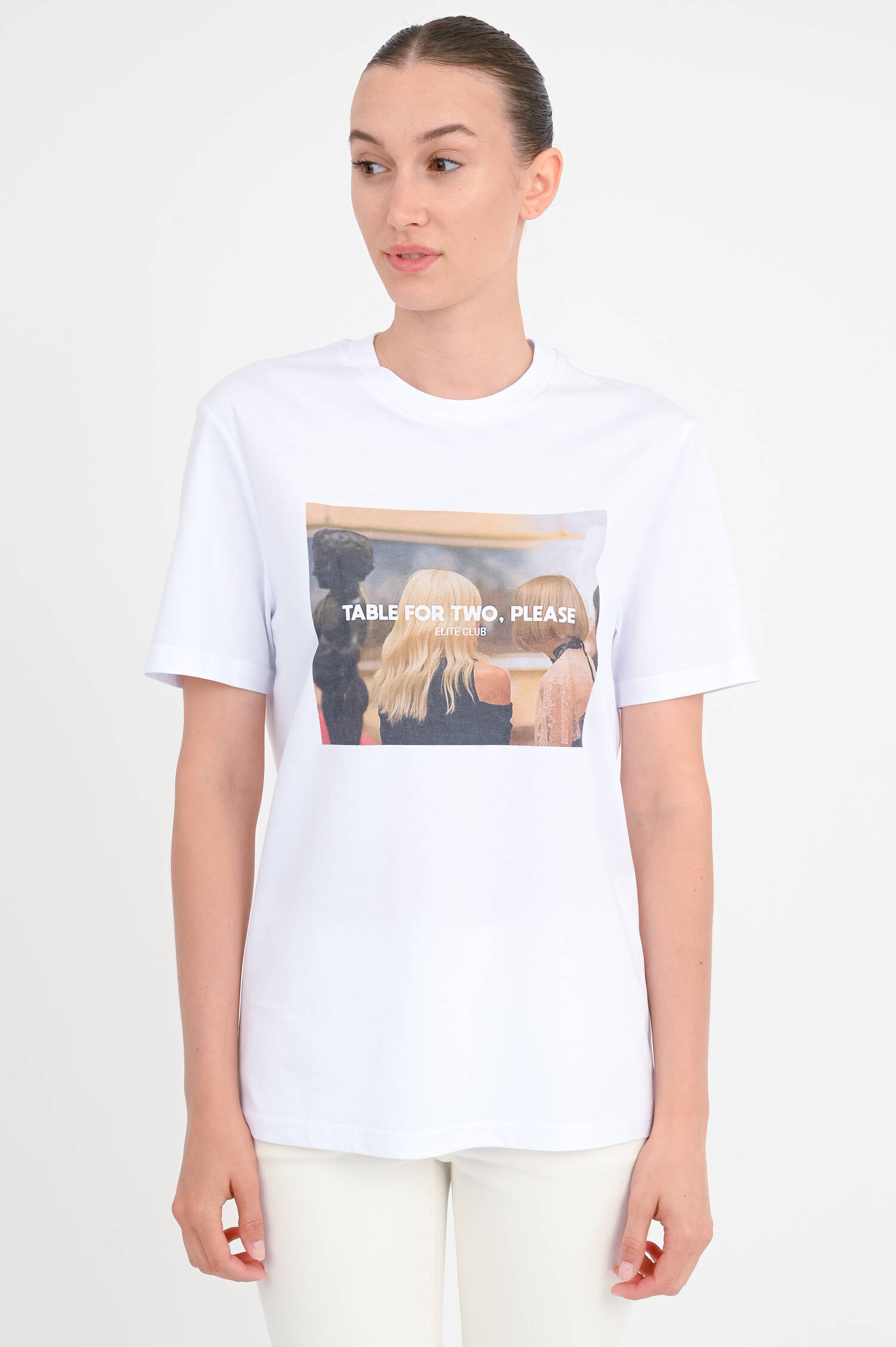 T-Shirt TABLE FOR TWO-Schriftzug in Weiß T-Shirt TABLE FOR TWO-Schriftzug in Weiß