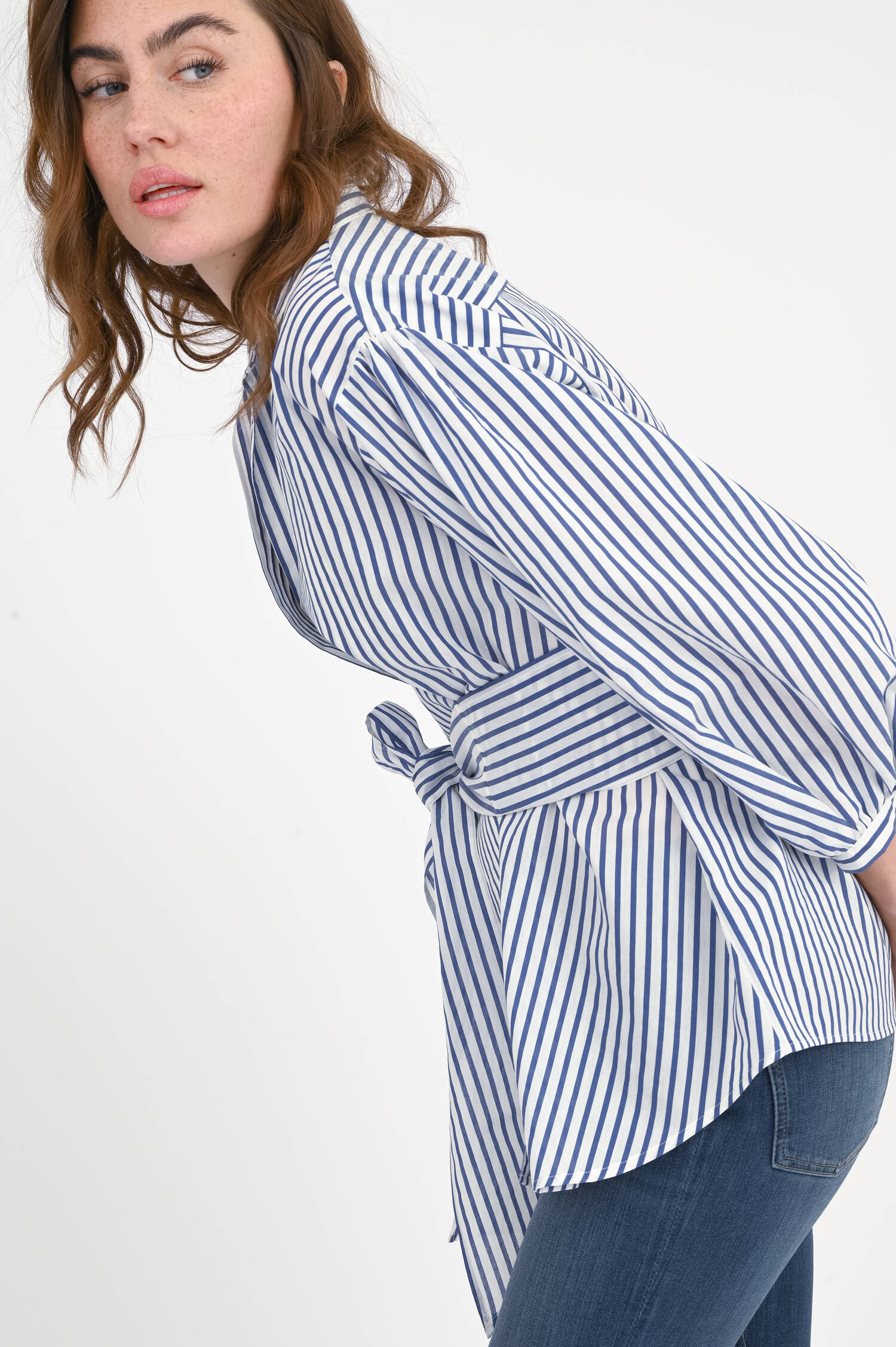 Asymmetrische Bluse CECI in Blau/Weiß gestreift