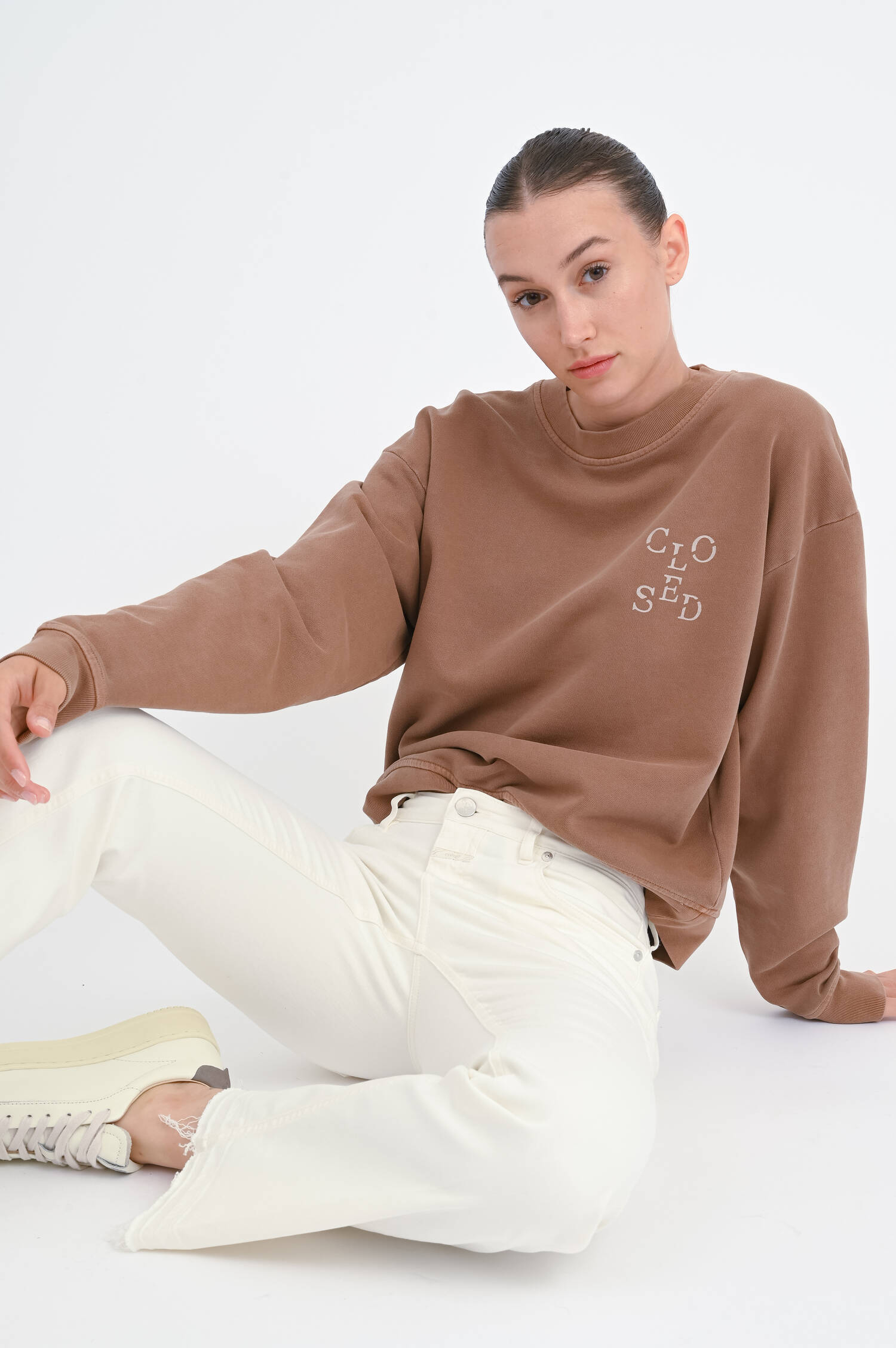 Sweatshirt mit Closed-Print in Mocha Brown Sweatshirt mit Closed-Print in Mocha Brown