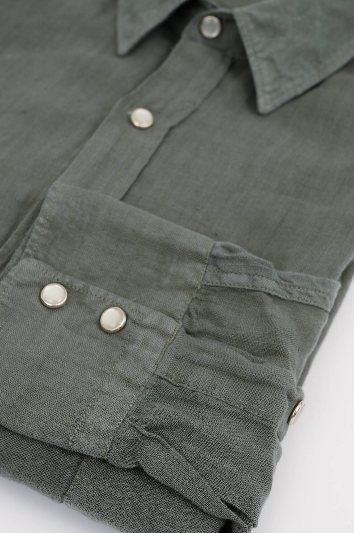 Leinenhemd mit Pattentaschen in Khaki