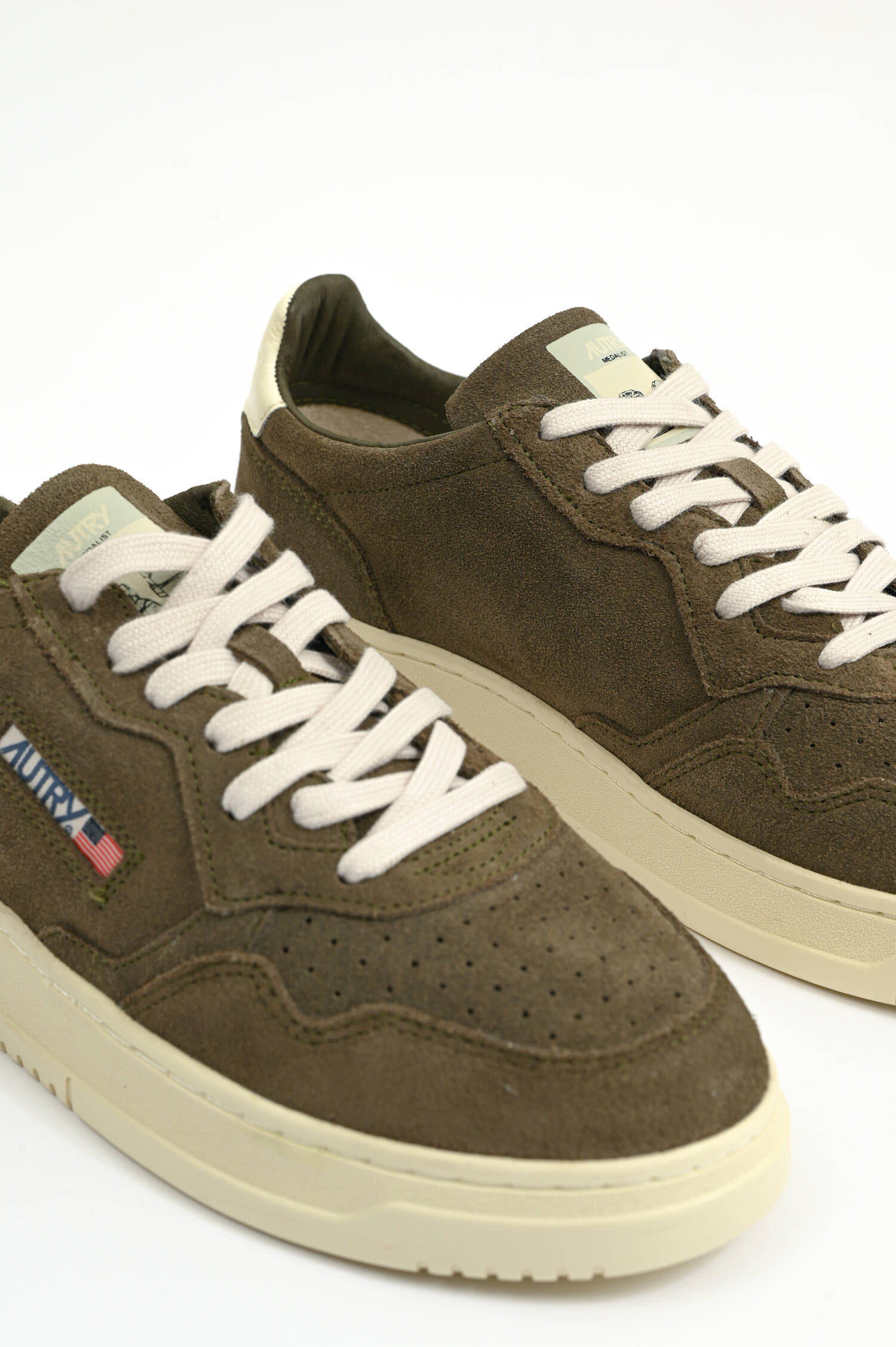 Rauleder-Sneaker MEDALIST LOW in Oliv