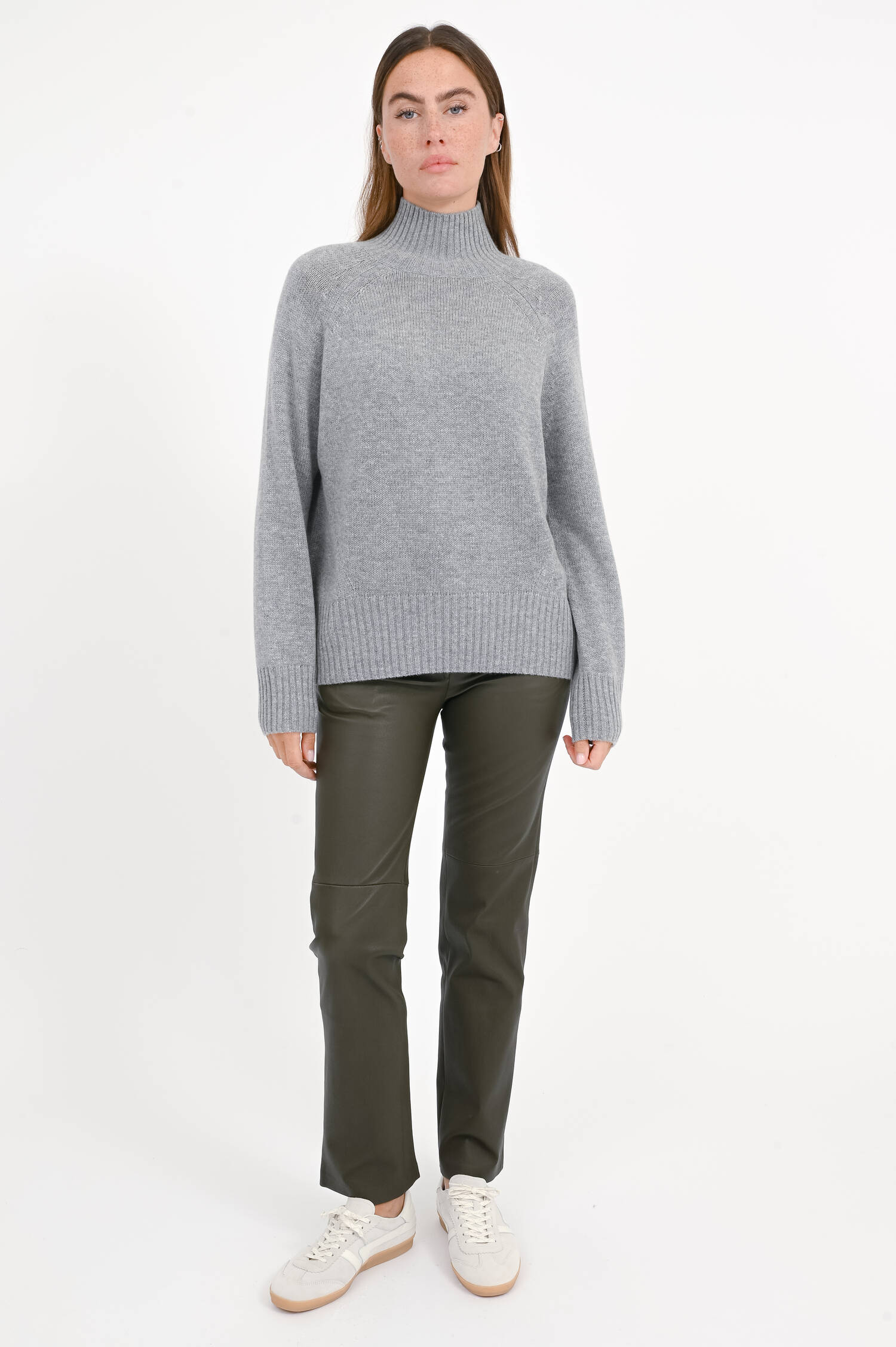 Turtleneck-Pullover aus Cashmere-Woll-Mix in Grau