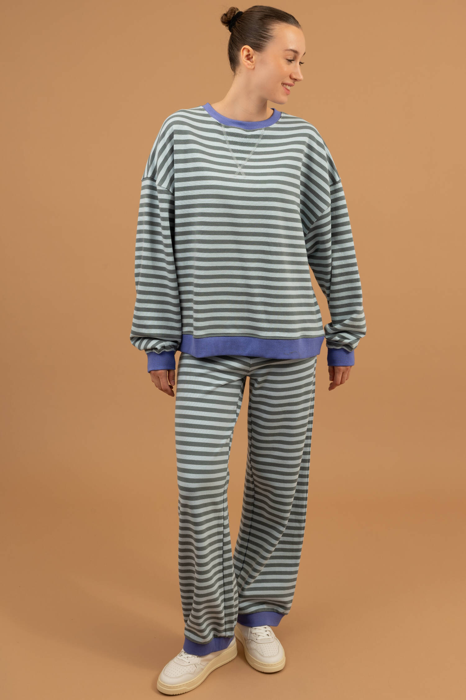 Gestreifter Sweater CHESAPEAKE in Whaleblau/Moos