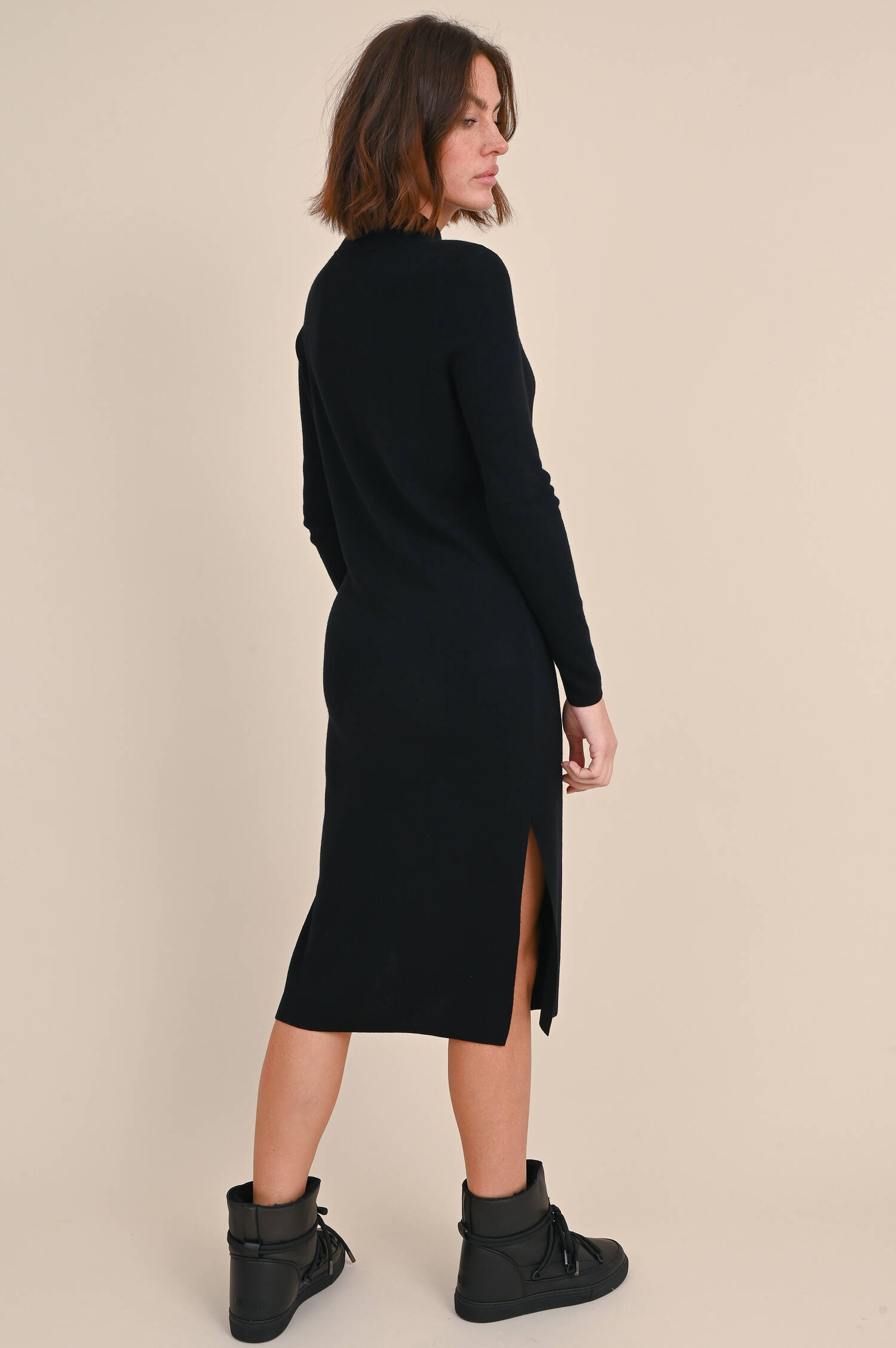 Midi Strickkleid aus Wollmix in Schwarz