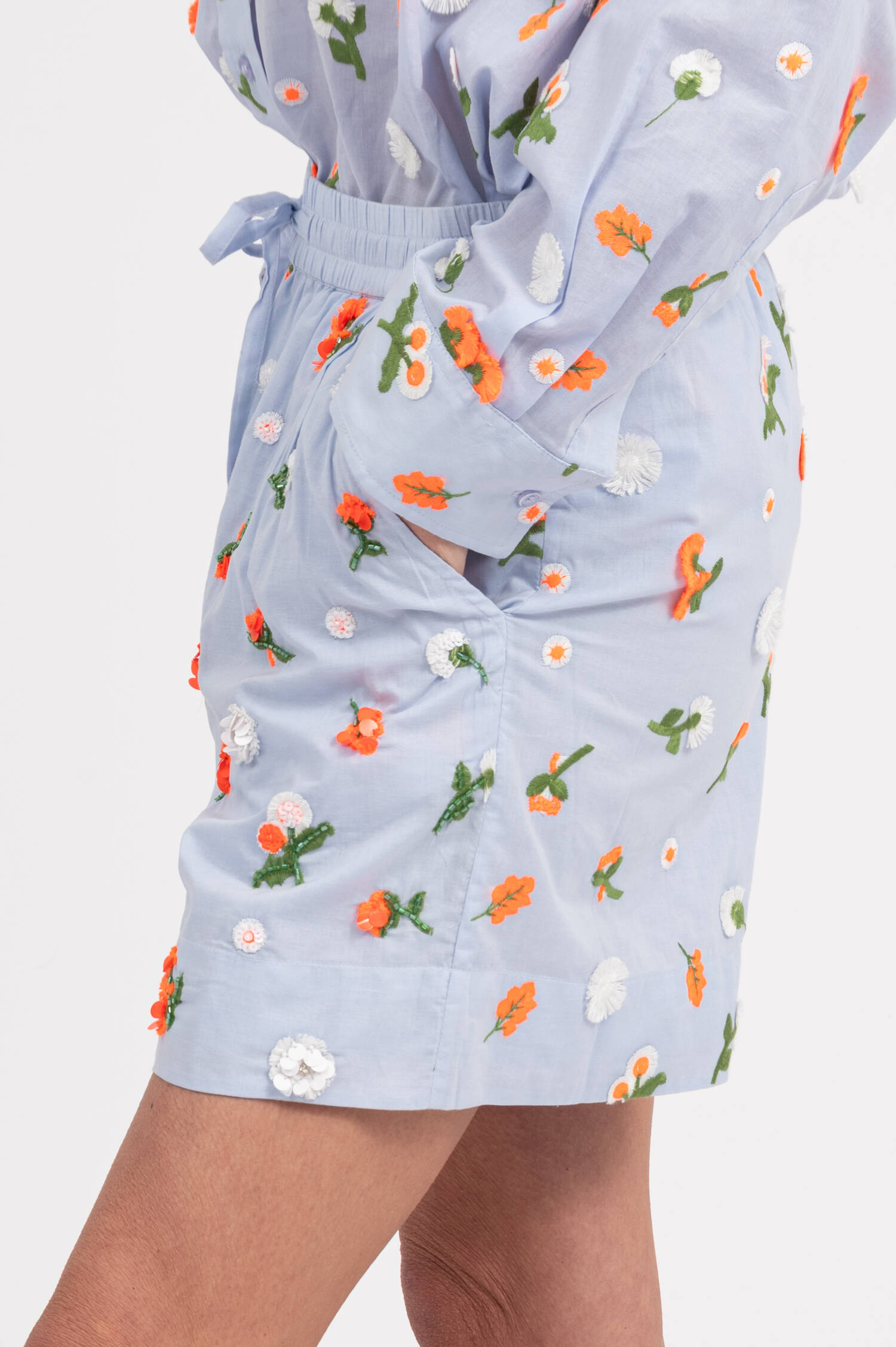 Short JELENA in Hellblau