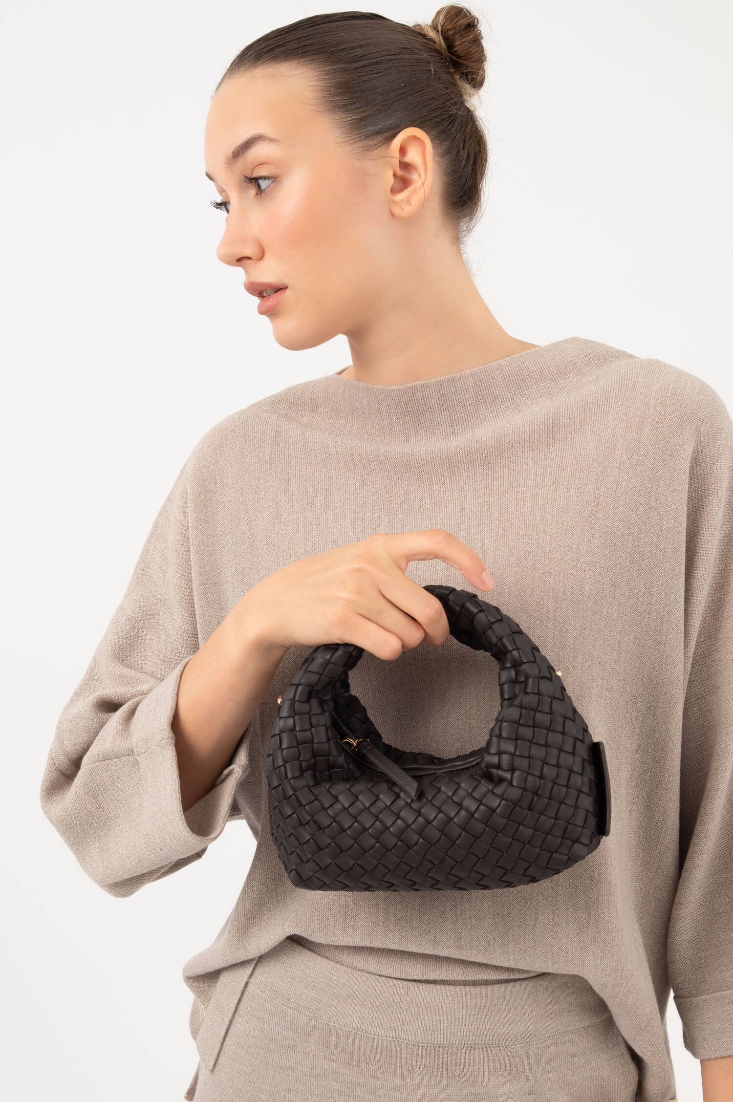 Handtasche GRETA MICRO WEAVE SILKY in Braun Handtasche GRETA MICRO WEAVE SILKY in Braun