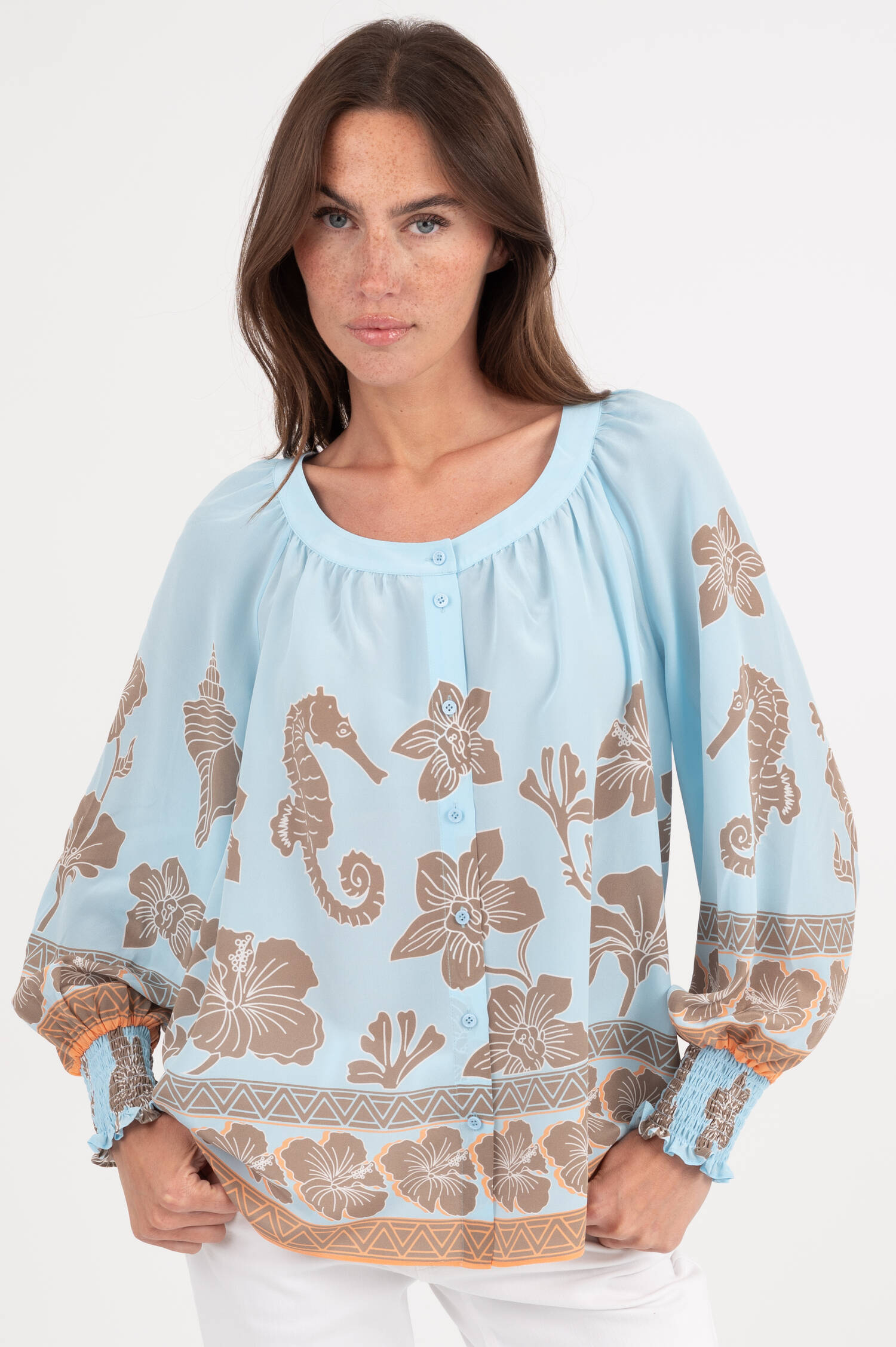 Seidenbluse mit Print in Hellblau