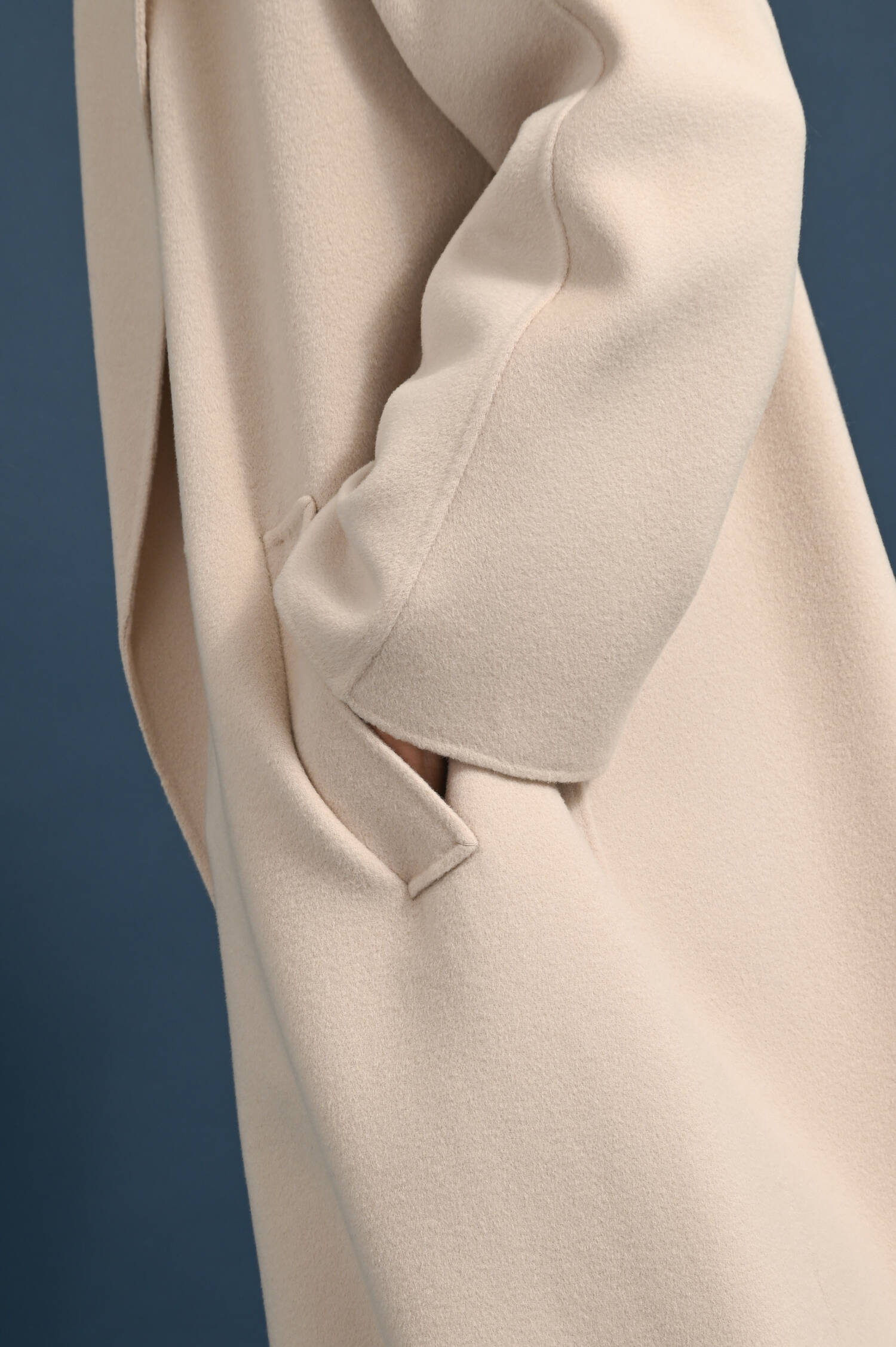 Schurwoll-Mix Trenchcoat CIVADA in Sand