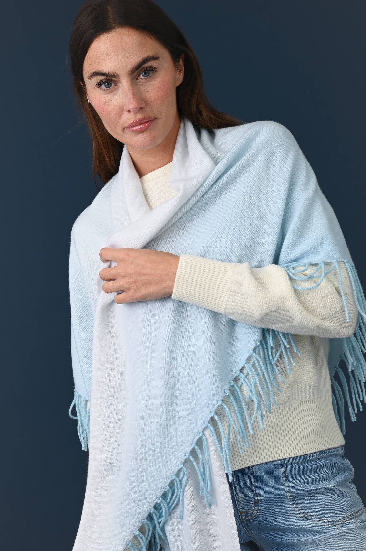 Dreieckstuch aus Woll-Cashmere in Aquablau