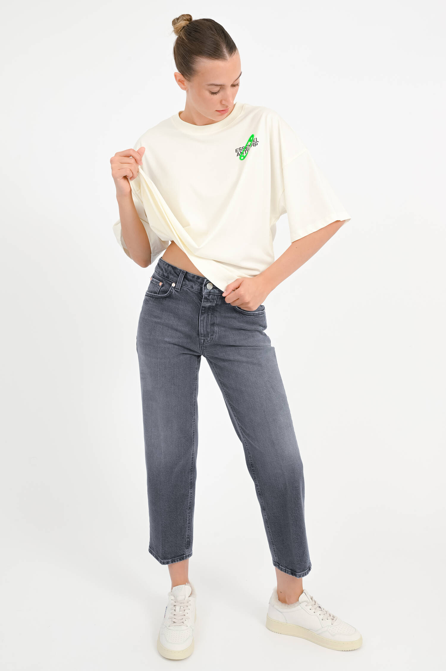 T-Shirt mit Perlen-Detail in Off White