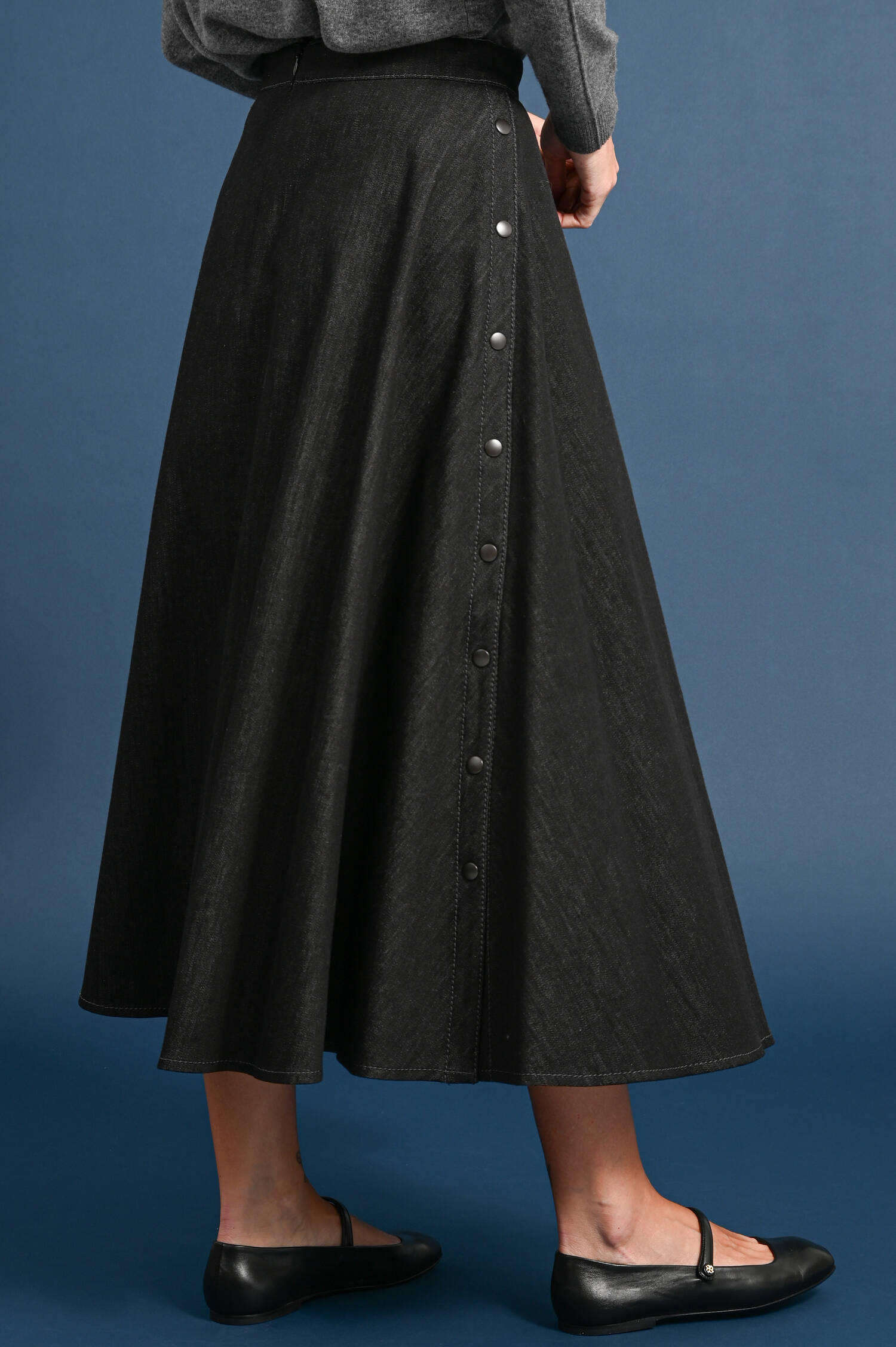 Midi-Denim-Rock mit Druckknopf-Details in Black