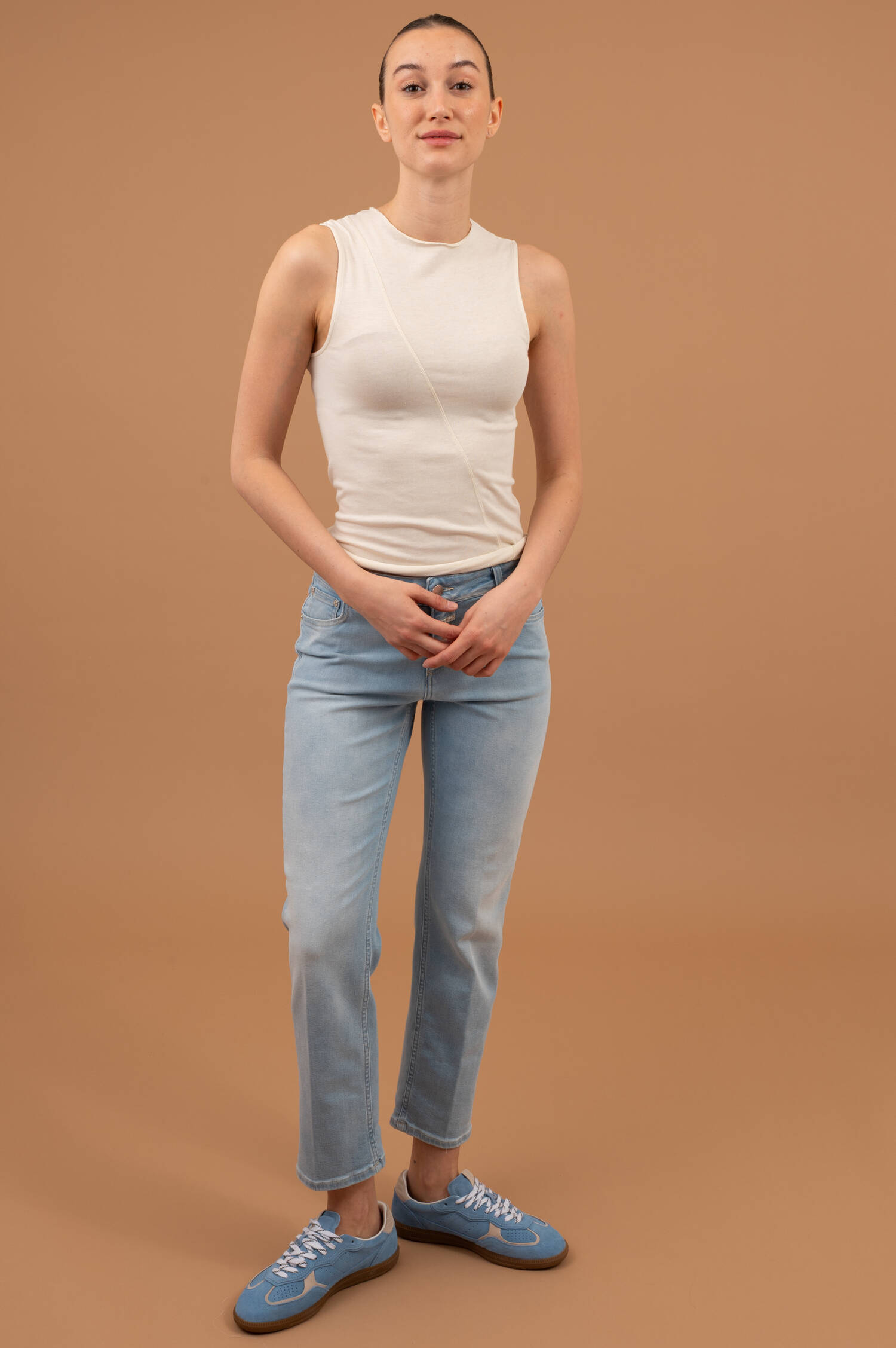 Ärmelloses Feinstrick-Top in Naturbeige