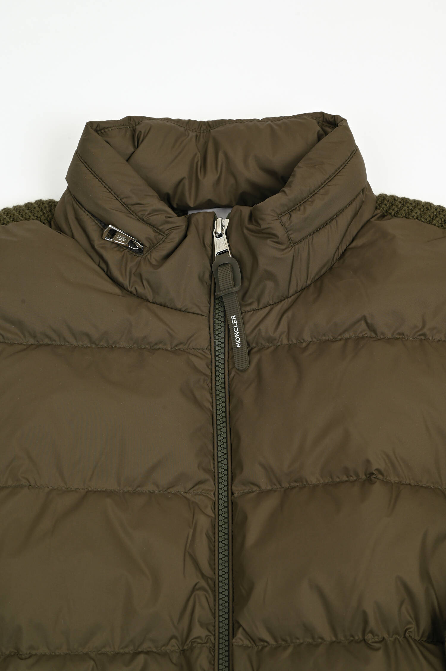 Hybrid-Strickjacke in Oliv Hybrid-Strickjacke in Oliv