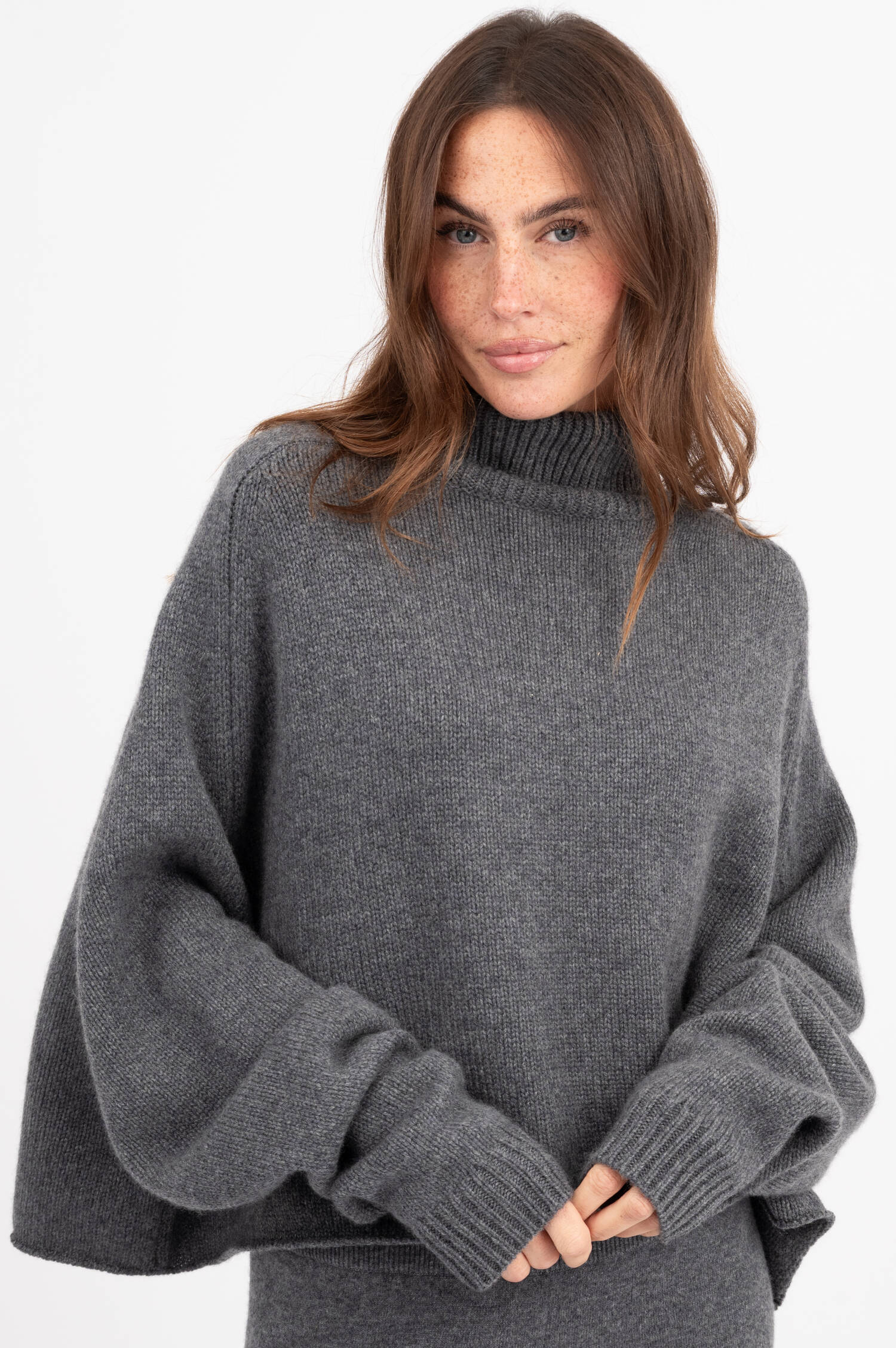 Cashmere-Rollkragen CATHIE in Graphite Cashmere-Rollkragen CATHIE in Graphite