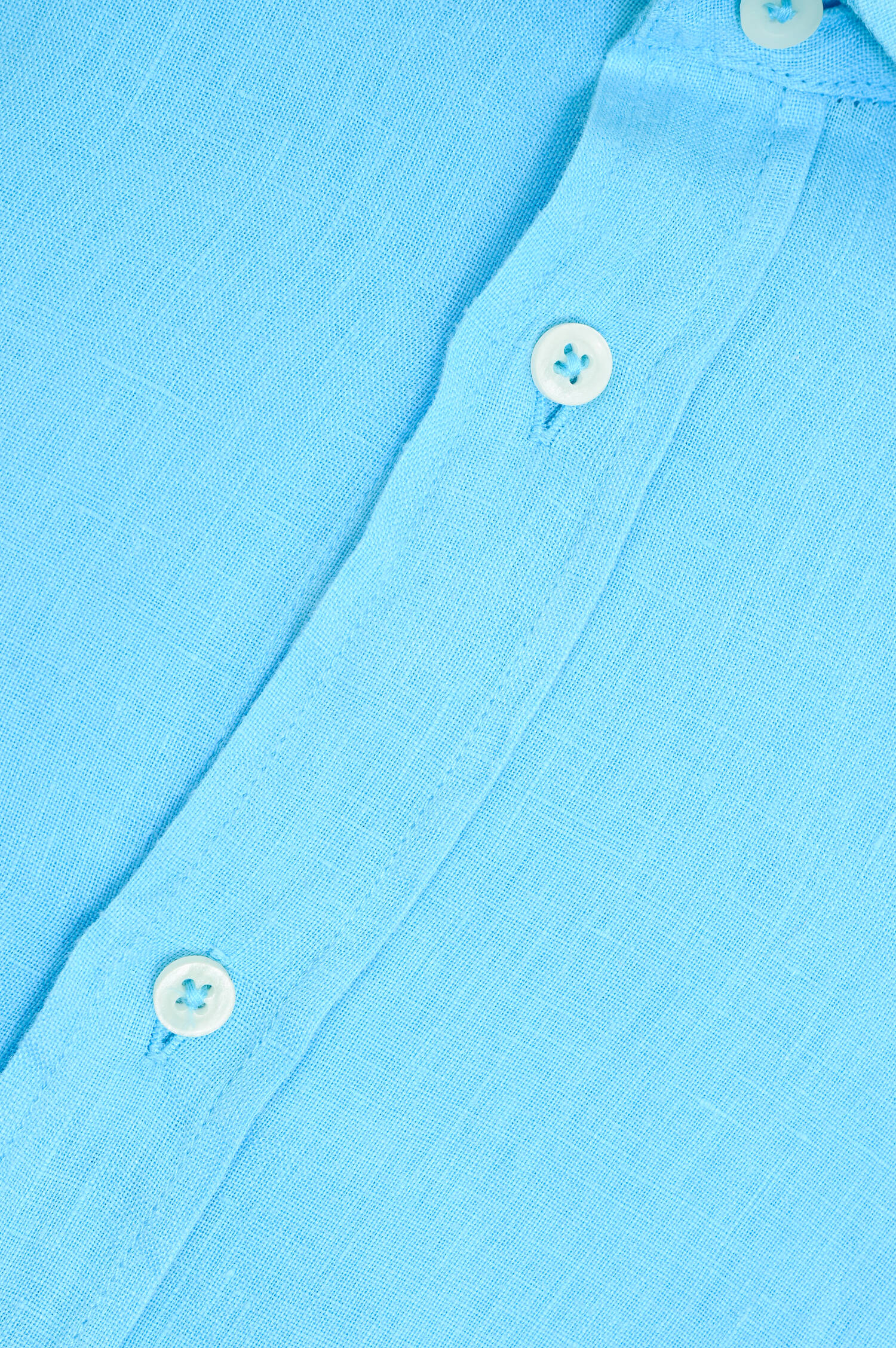 Leinenhemd in Türkisblau
