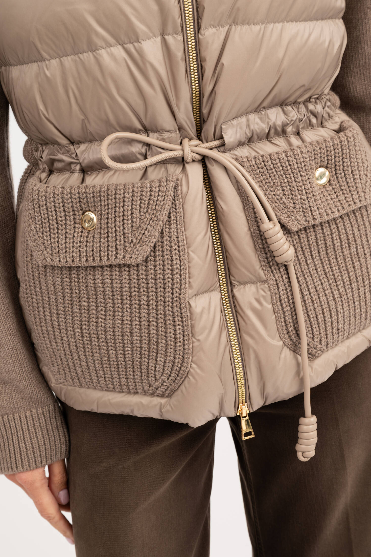 Hybridweste in Taupe Hybridweste in Taupe