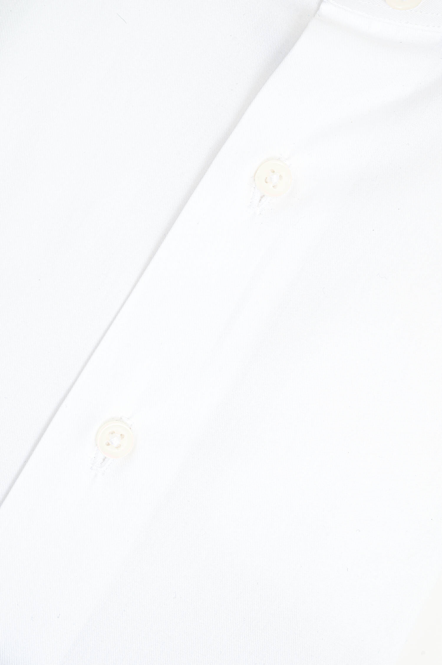 Baumwollhemd mit Haifischkragen in Wiß Baumwollhemd mit Haifischkragen in Wiß