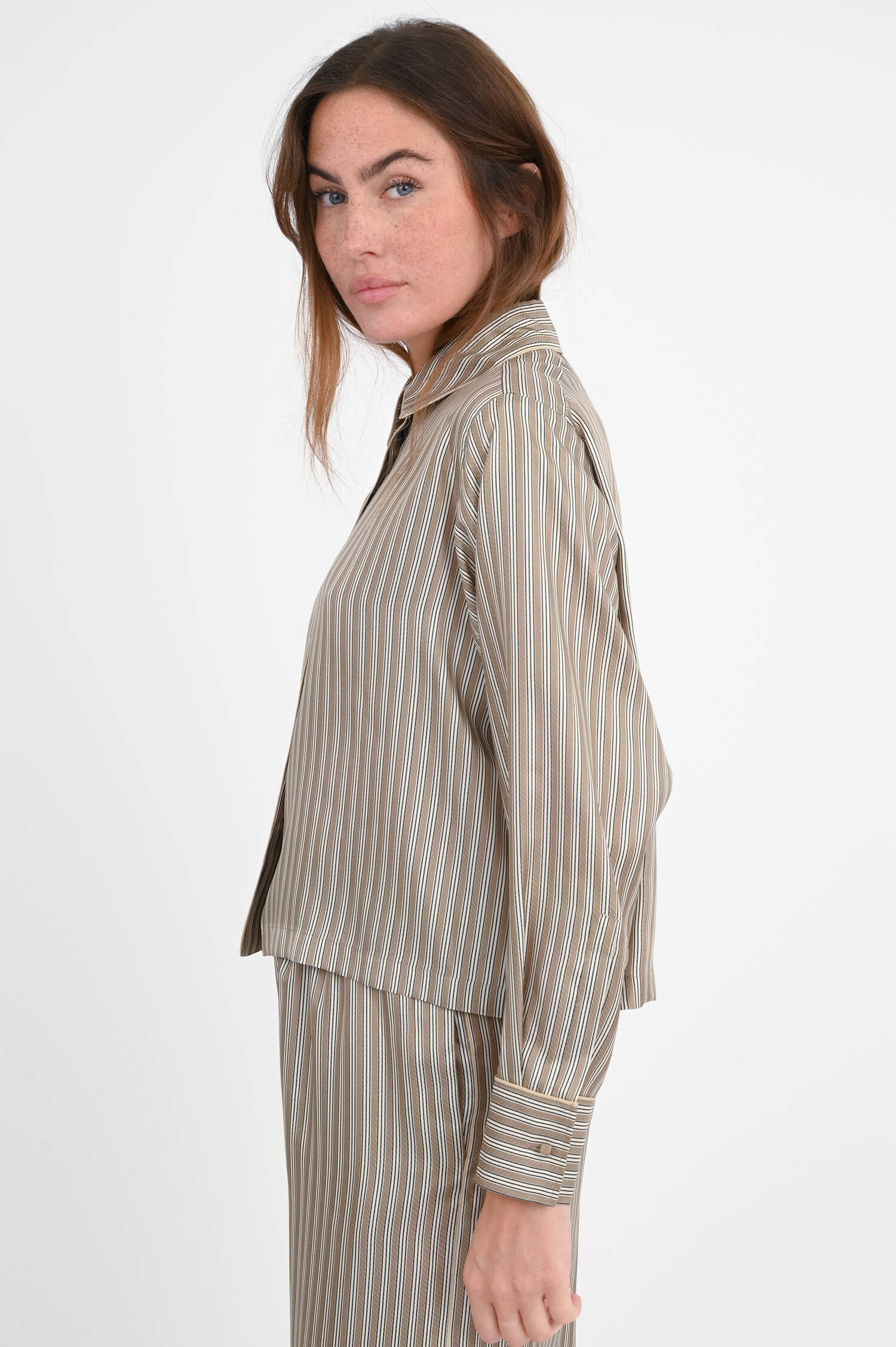 Cropped Seidenbluse BRAMA in Khaki/Beige Cropped Seidenbluse BRAMA in Khaki/Beige