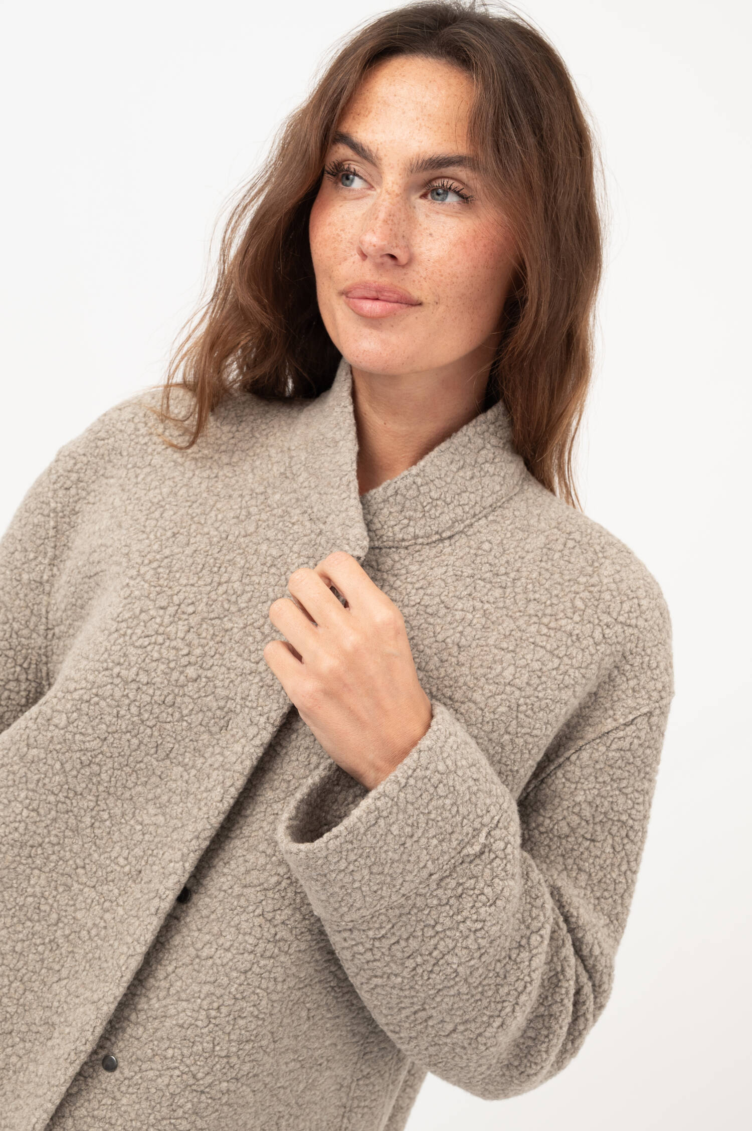 Bouclé Bomberjacke in Taupe