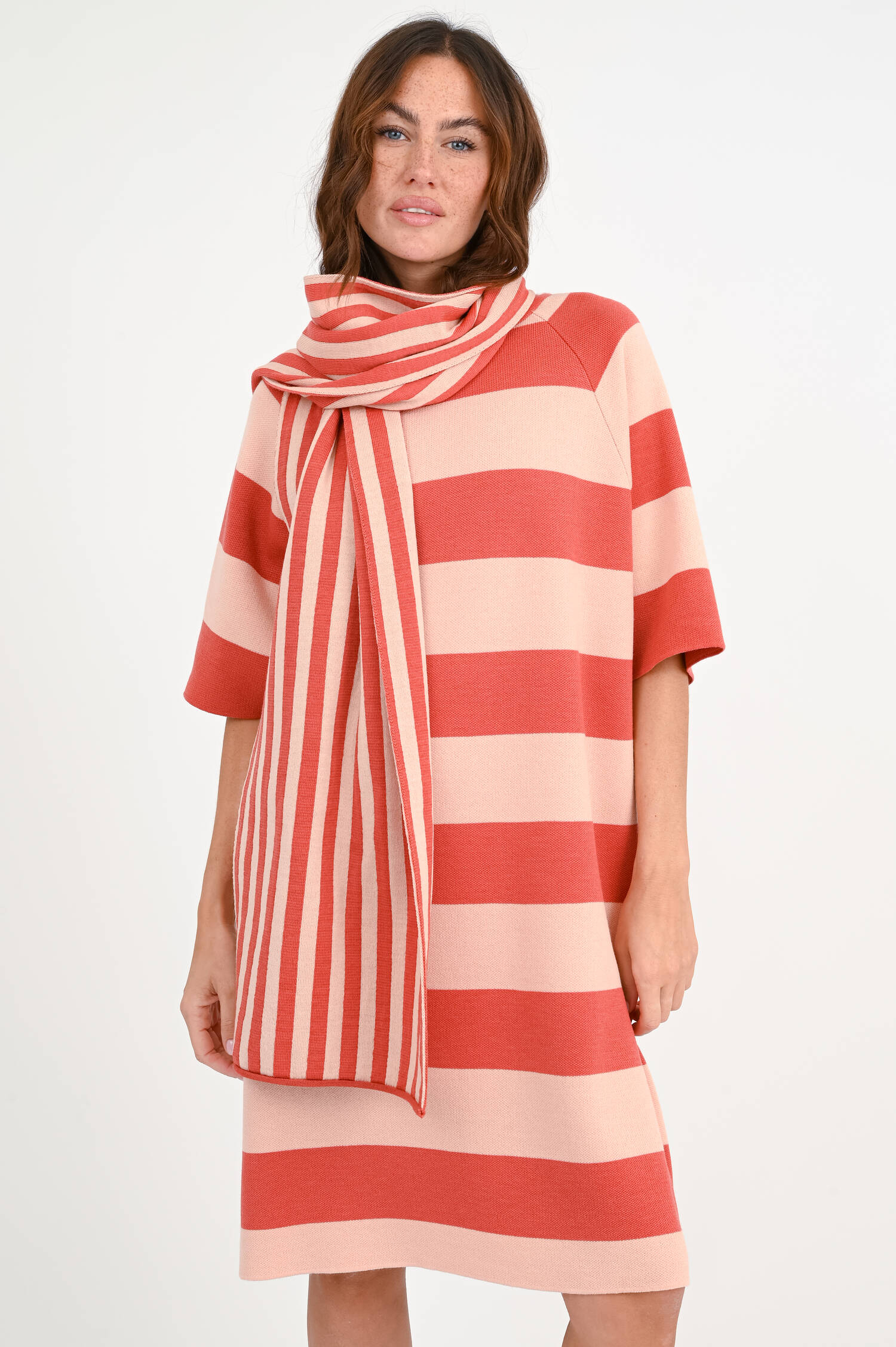 Kurzarmkleid LEOPOLDINE in Rosa/Korallrot