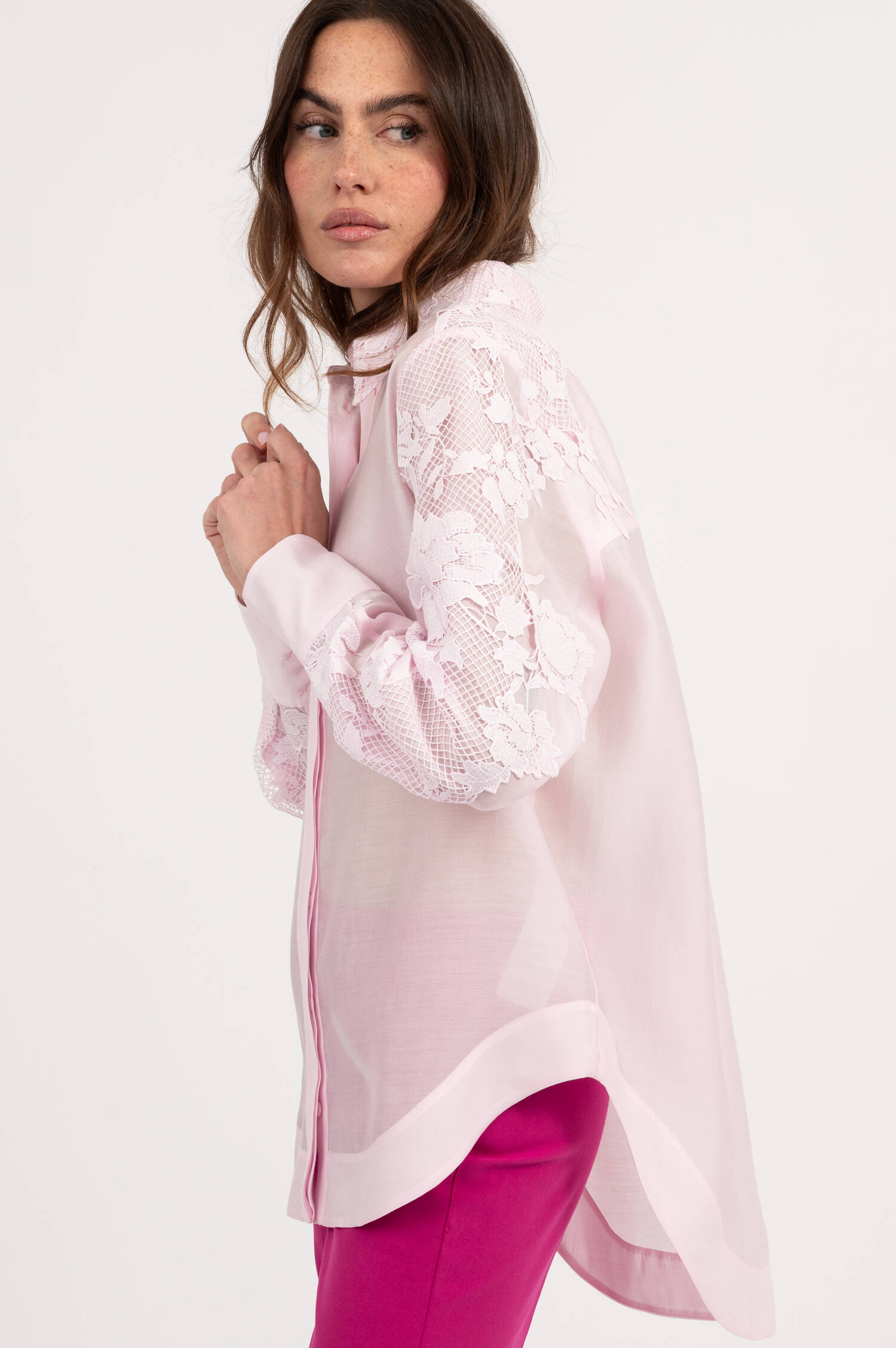 Bluse mit Spitzen-Details in Rosa Bluse mit Spitzen-Details in Rosa