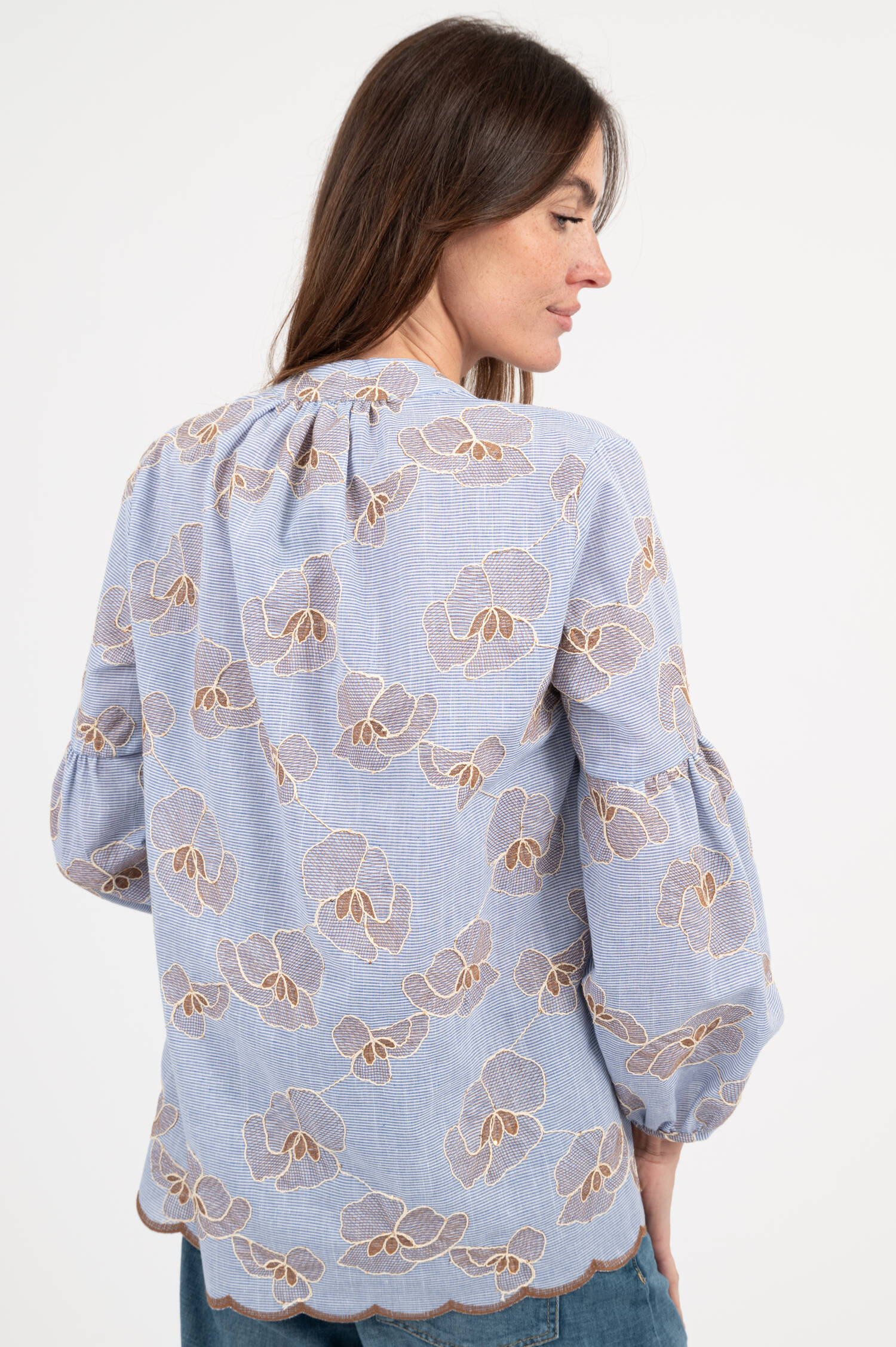 Bluse mit Stick in Hellblau/Braun