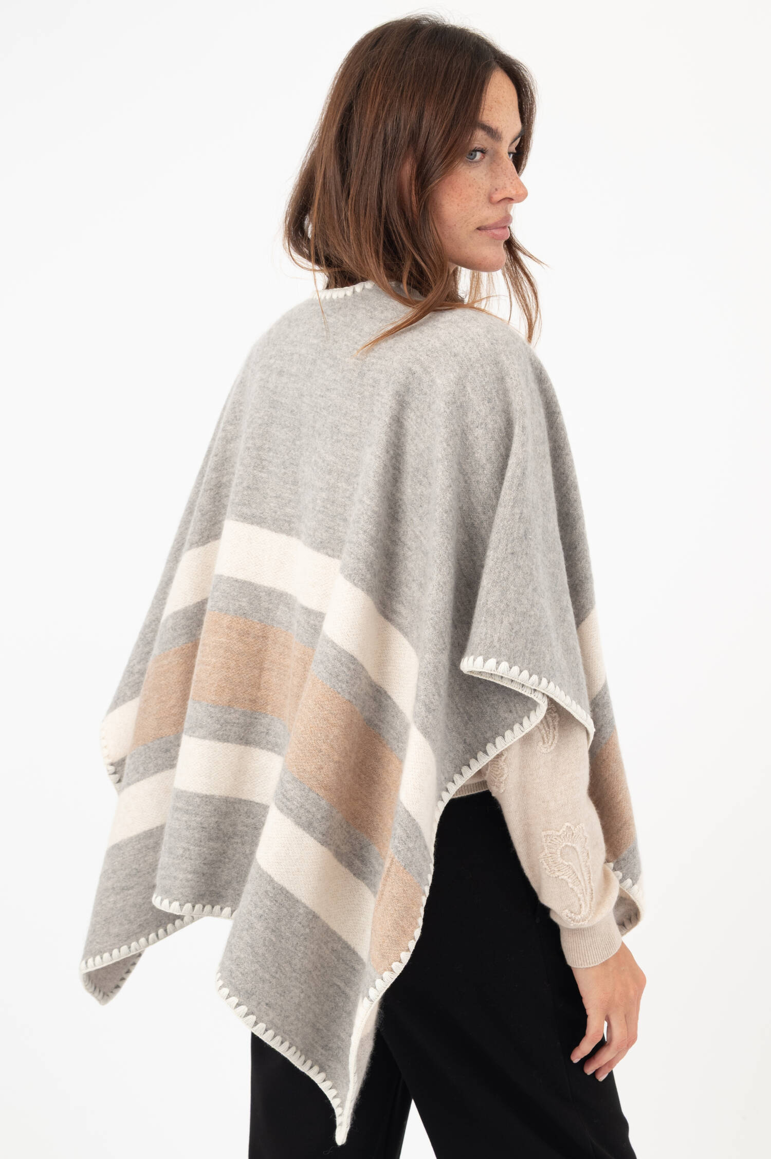 Cashmere-Poncho in Grau/Weiß/Beige Cashmere-Poncho in Grau/Weiß/Beige