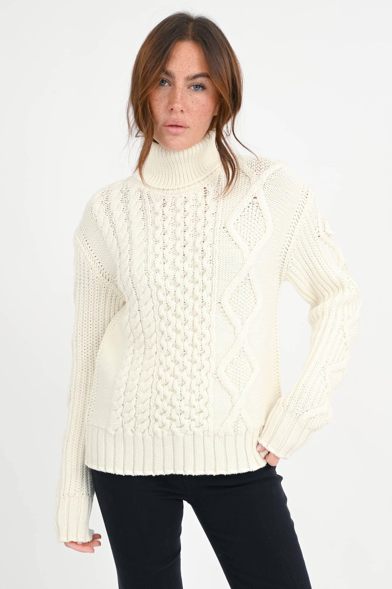Pullover mit Zopfmuster in Creme