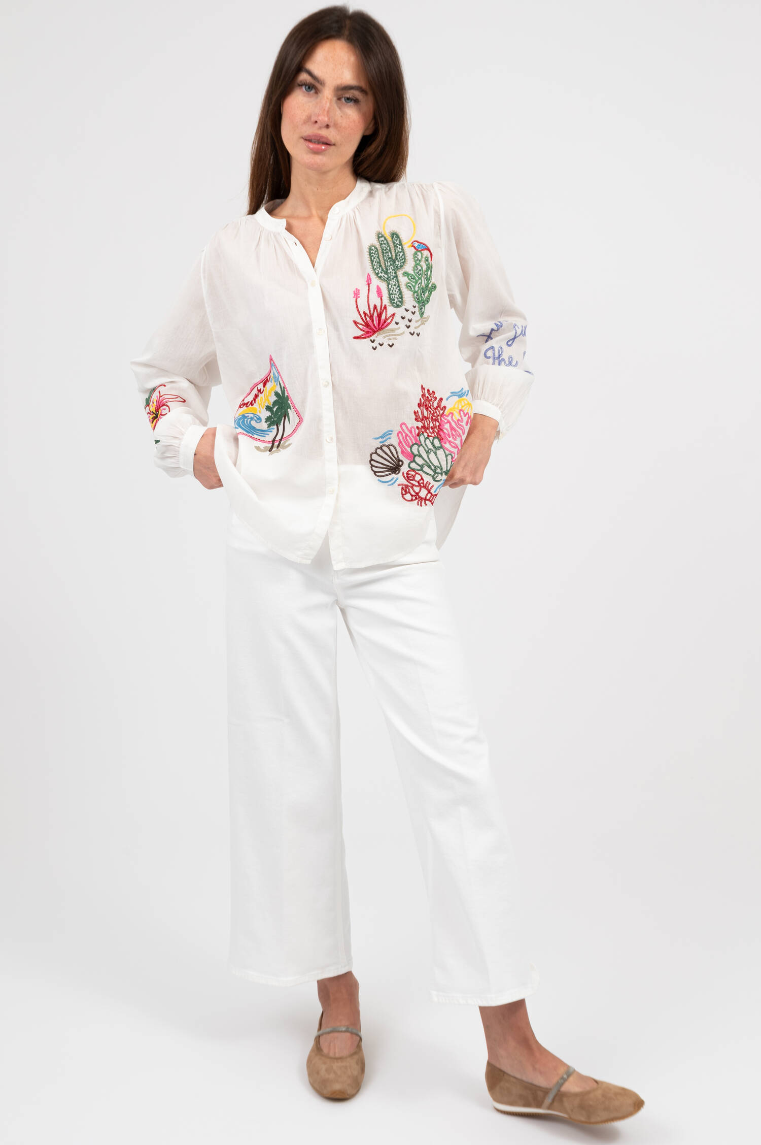 Bluse mit buntem Stick in Weiß