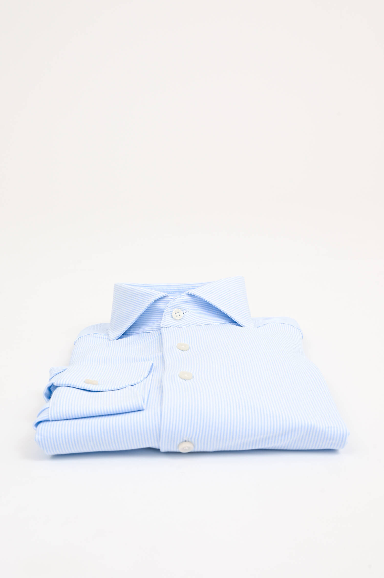 Gestreiftes Baumwollhemd in Hellblau/Weiß