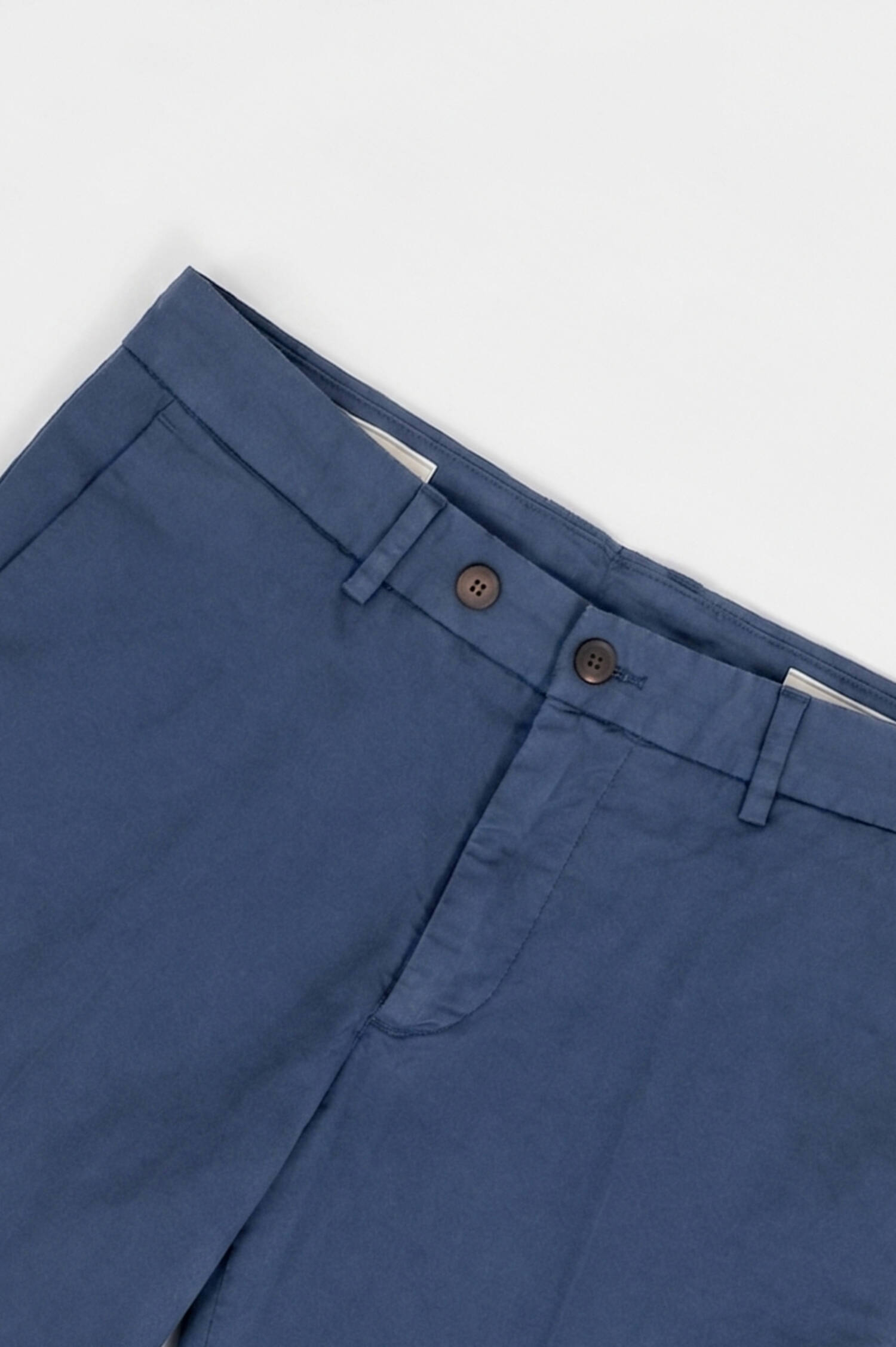 Bermuda Chino in Blau