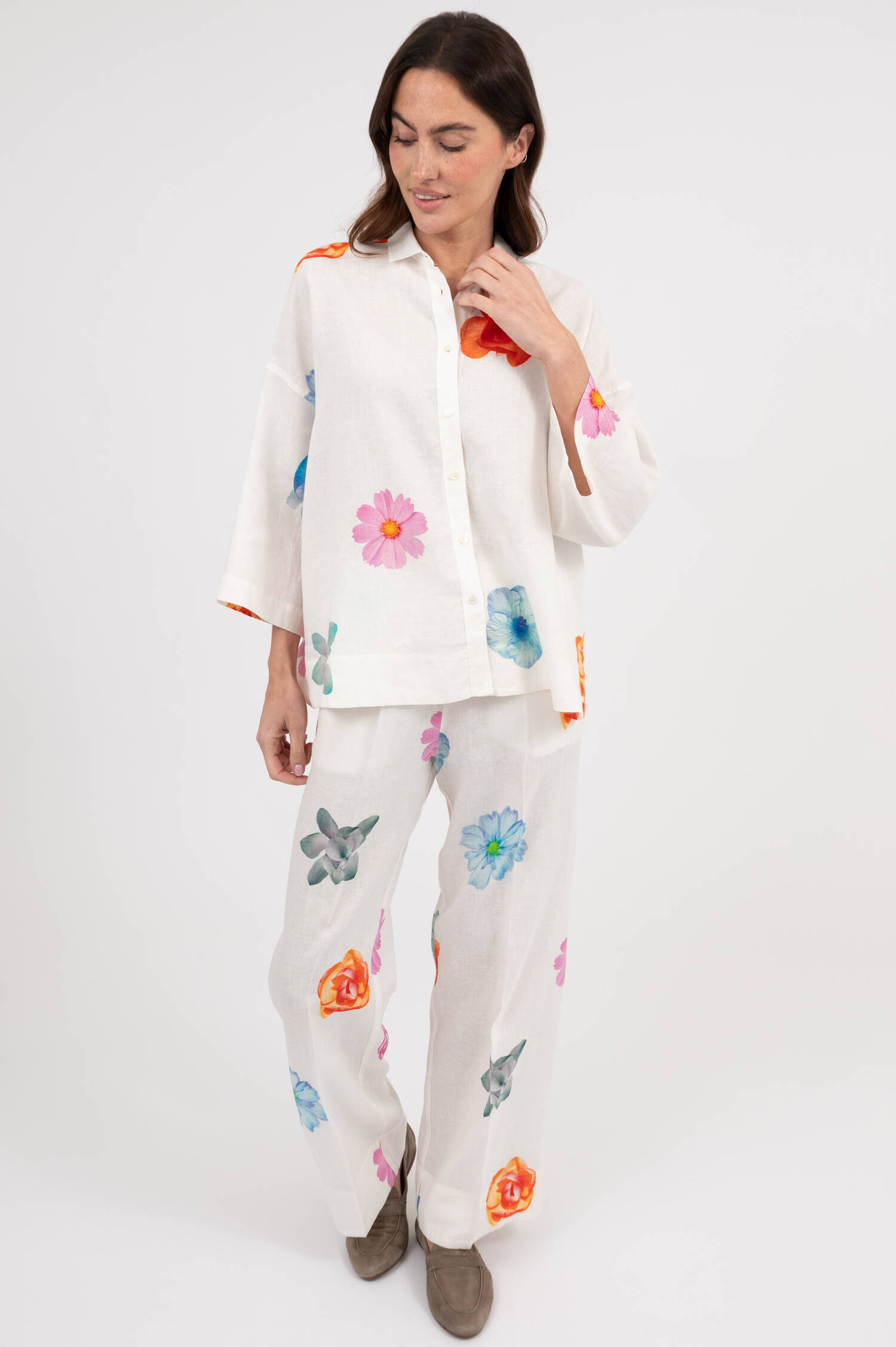 Leinenhose mit Blumen-Print in Weiß Leinenhose mit Blumen-Print in Weiß