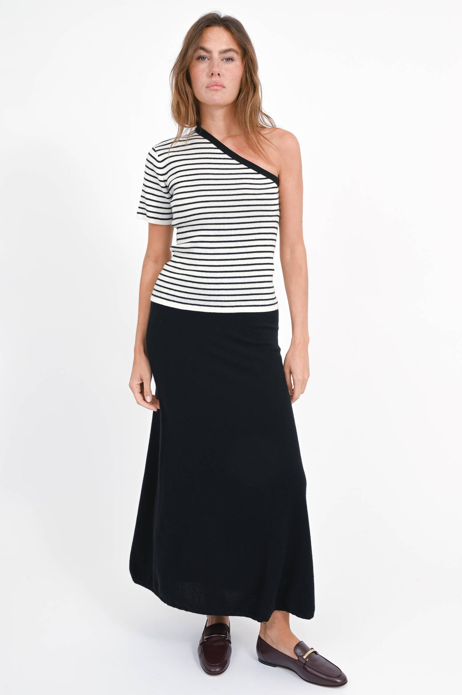 Asymmetrisches Strick-Shirt MIRANA in Schwarz/Weiß Asymmetrisches Strick-Shirt MIRANA in Schwarz/Weiß