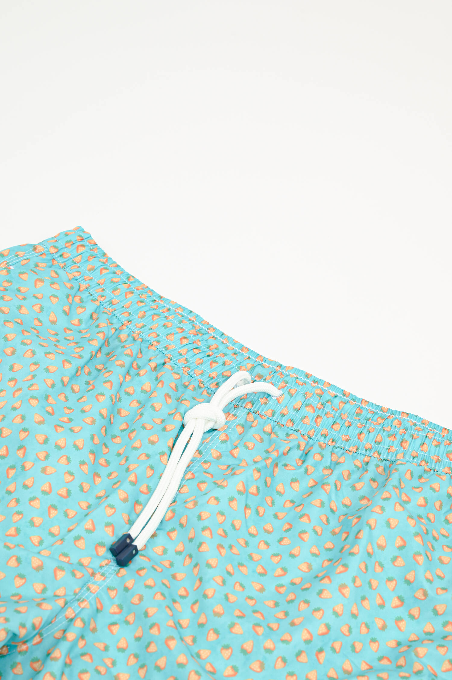 Badehose mit Micro-Erdbeer-Print in Türkis/Gelb