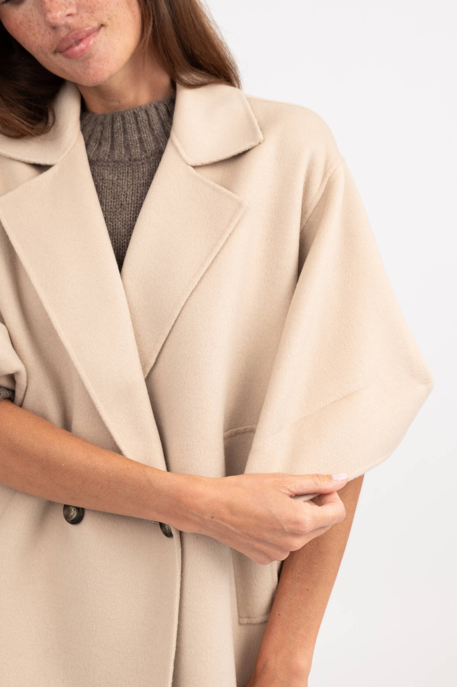 Kurzer Wollmantel NEO in Beige Kurzer Wollmantel NEO in Beige