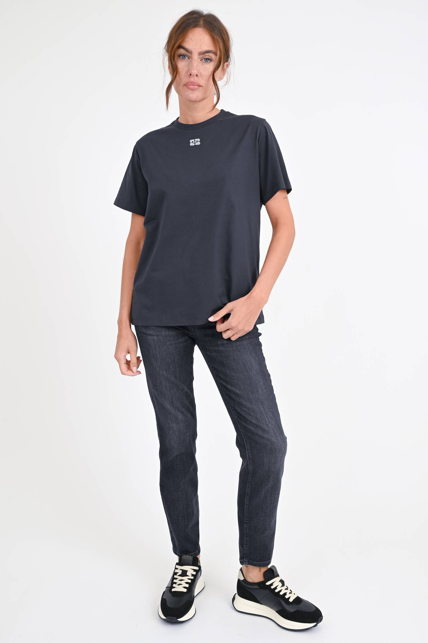 T-Shirt mit Glitzersteinen in Anthrazit T-Shirt mit Glitzersteinen in Anthrazit