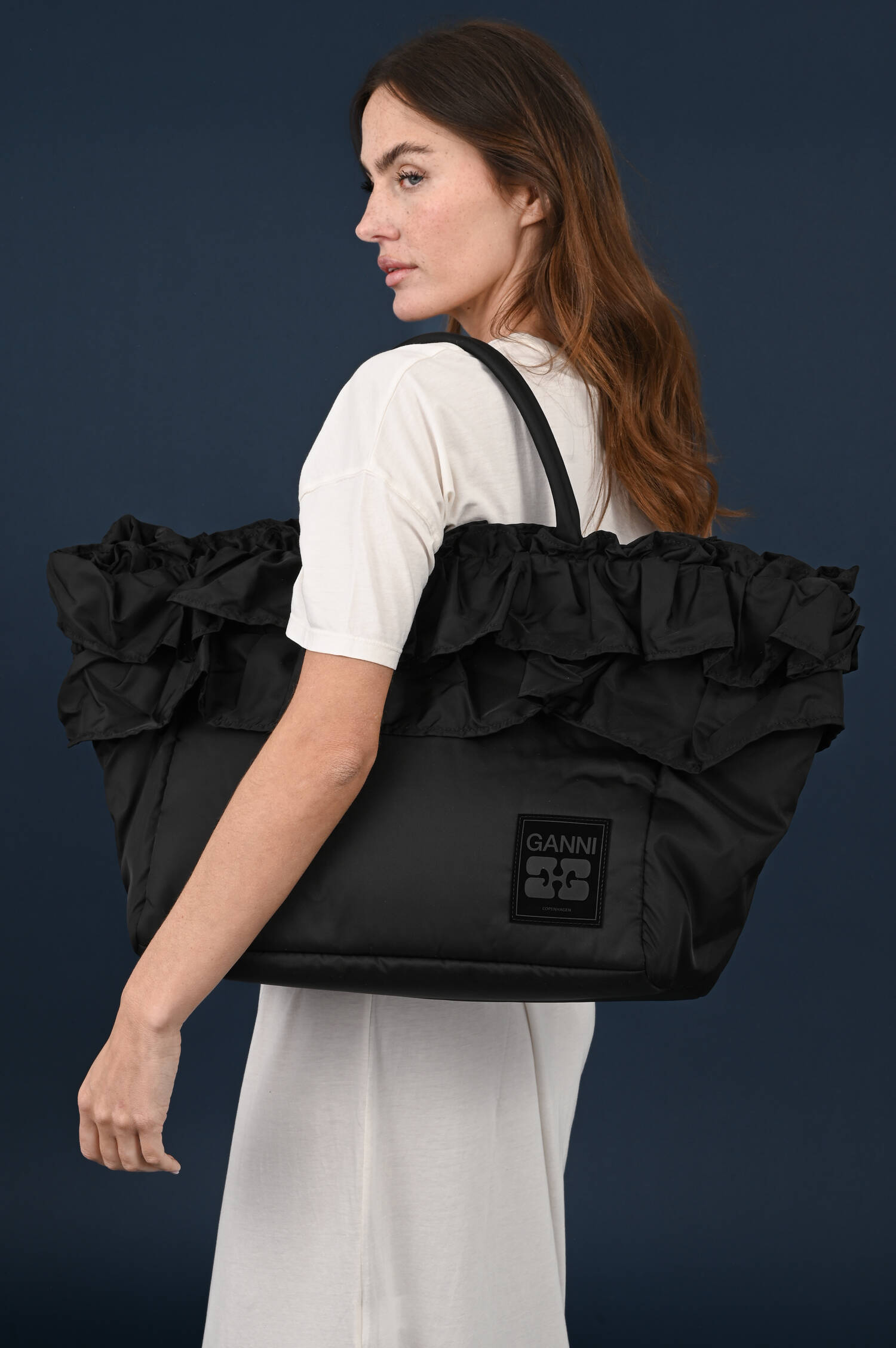 XXL Shopper Ruffle in Schwarz